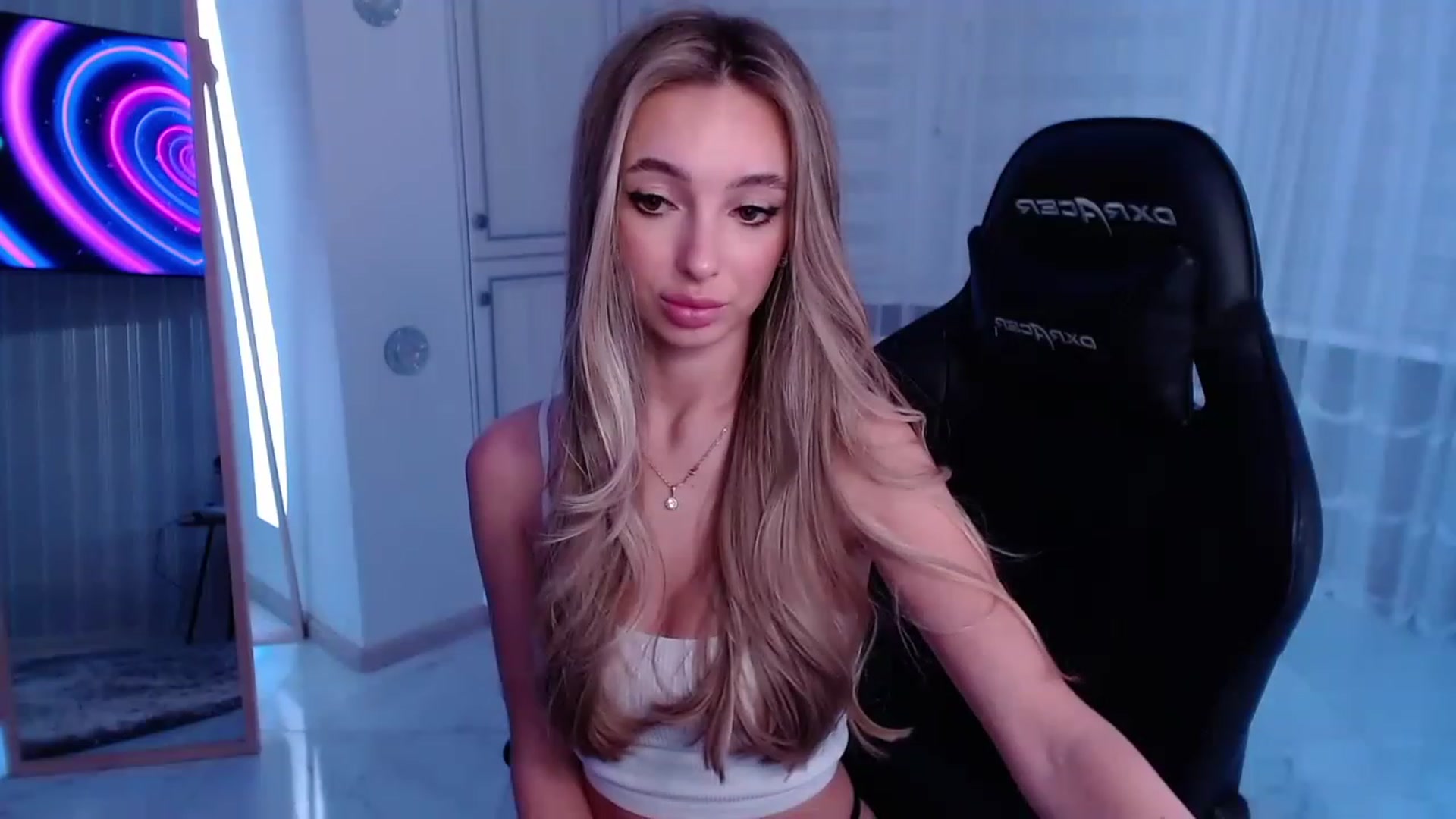 Gallery image thumbnail from AngelLove__'s myfreecams stream on, 02/12/2023, 21:32 image 15 of 20