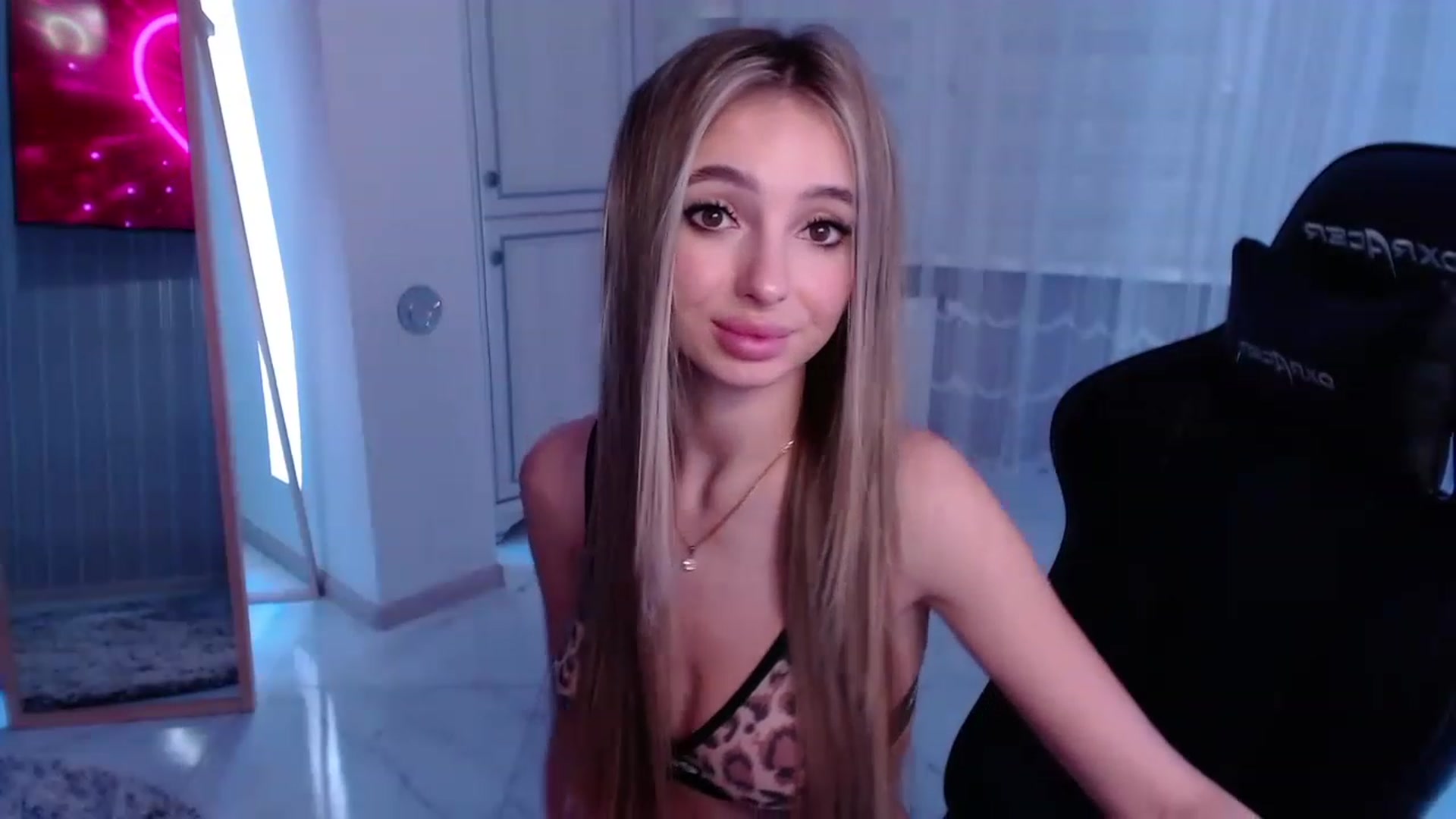 Gallery image thumbnail from AngelLove__'s myfreecams stream on, 02/15/2023, 23:55 image 11 of 20