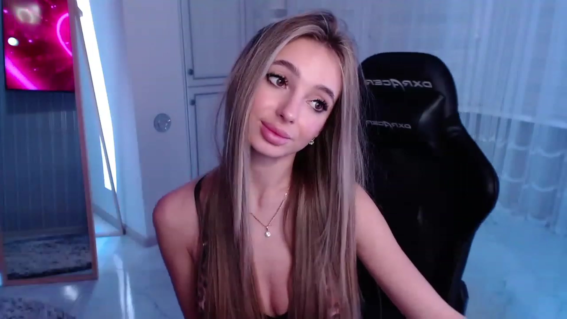 Gallery image thumbnail from AngelLove__'s myfreecams stream on, 02/16/2023, 24:58 image 8 of 20