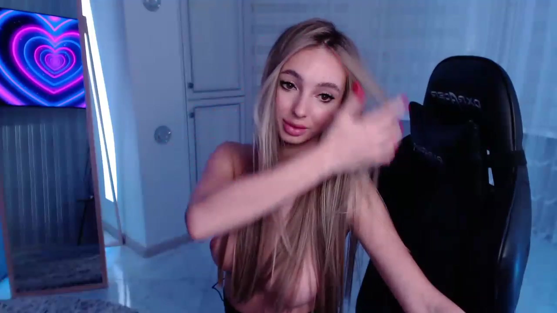 Gallery image thumbnail from AngelLove__'s myfreecams stream on, 02/19/2023, 22:22 image 7 of 20