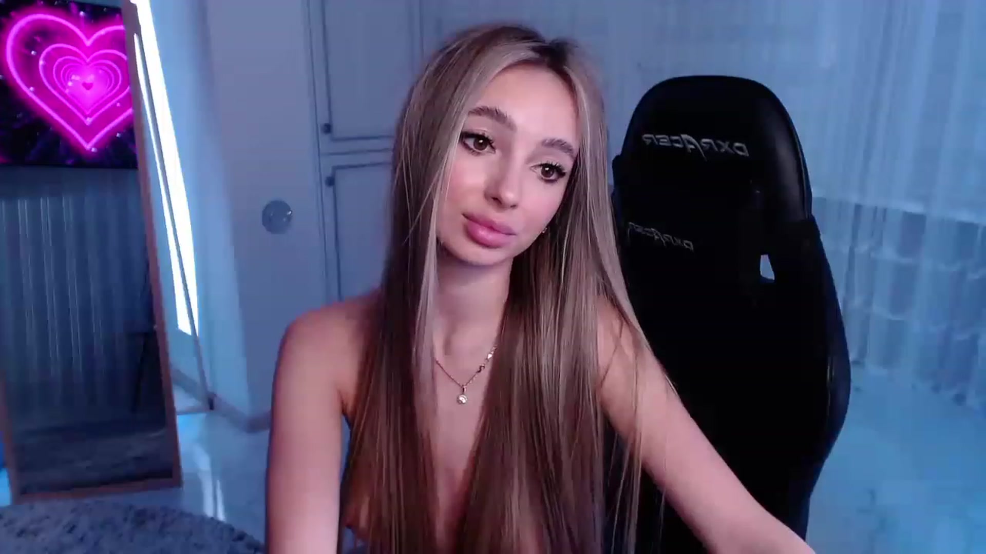 Gallery image thumbnail from AngelLove__'s myfreecams stream on, 02/19/2023, 22:51 image 13 of 20