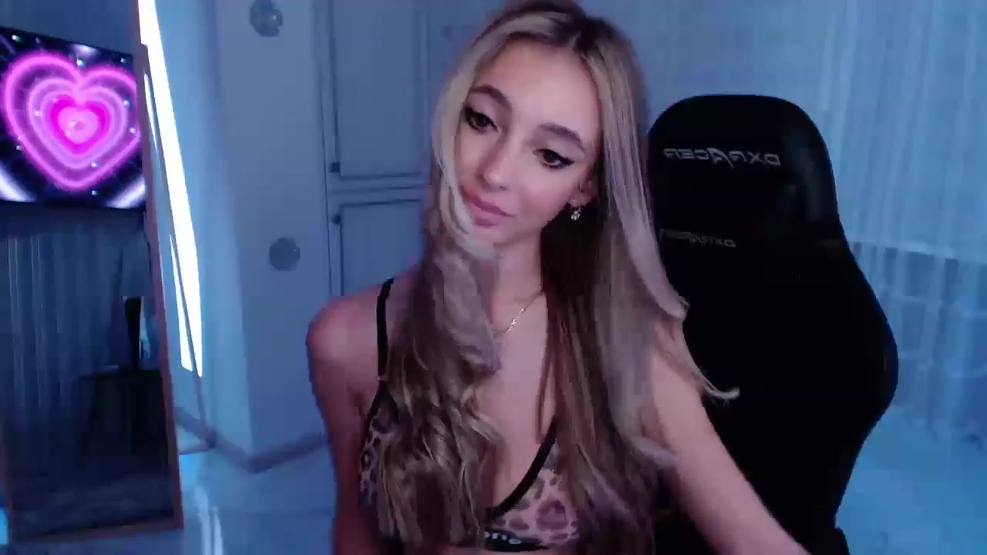 Gallery image thumbnail from AngelLove__'s myfreecams stream on, 02/20/2023, 22:56 image 10 of 20