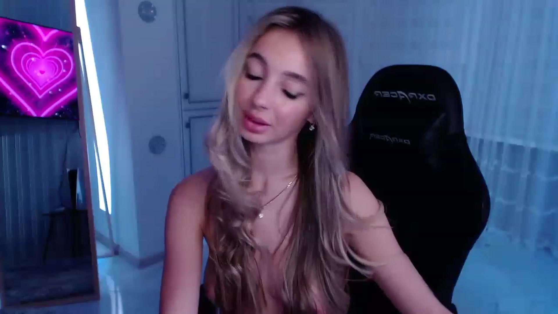 Gallery image thumbnail from AngelLove__'s myfreecams stream on, 02/20/2023, 23:22 image 11 of 20