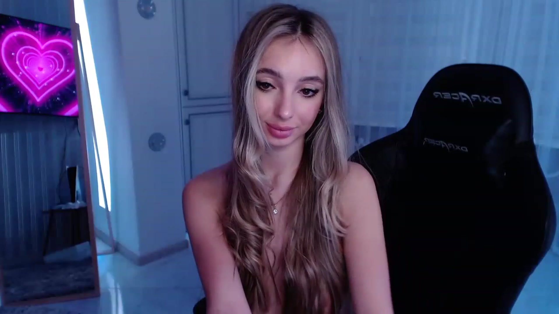 Gallery image thumbnail from AngelLove__'s myfreecams stream on, 02/21/2023, 01:36 image 15 of 20