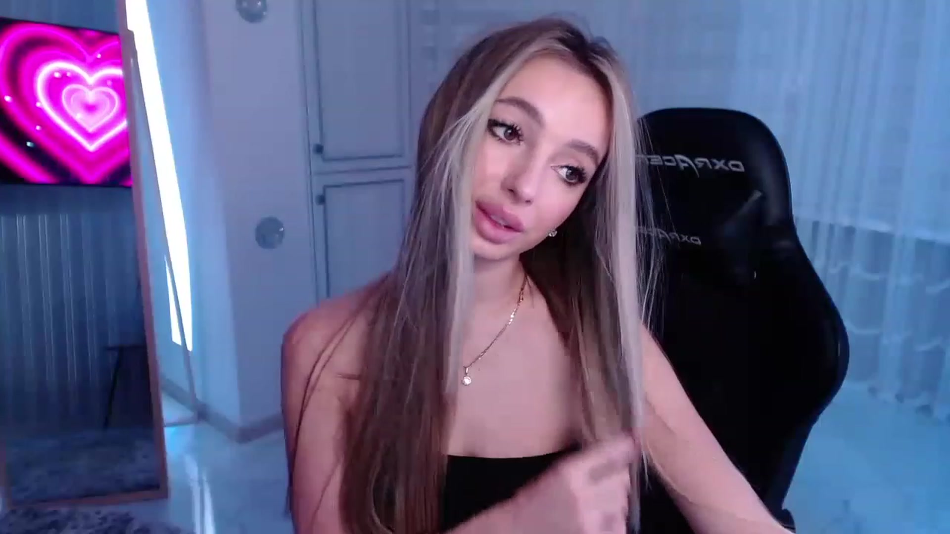 Gallery image thumbnail from AngelLove__'s myfreecams stream on, 02/23/2023, 21:51 image 14 of 20