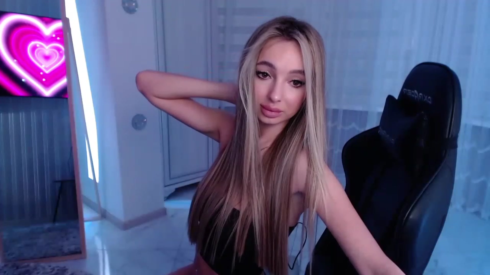 Gallery image thumbnail from AngelLove__'s myfreecams stream on, 02/23/2023, 21:51 image 6 of 20