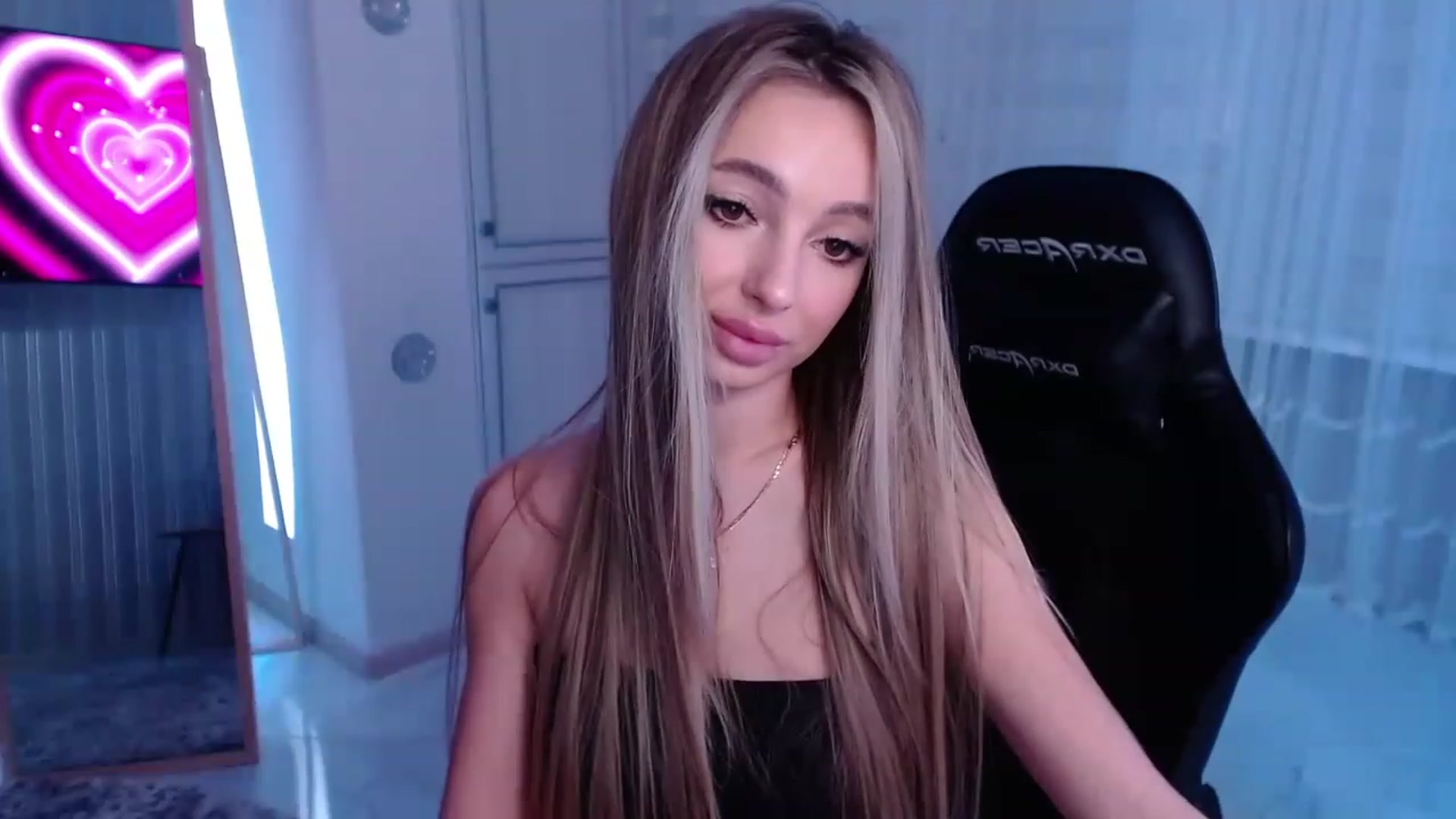 Gallery image thumbnail from AngelLove__'s myfreecams stream on, 02/23/2023, 21:51 image 13 of 20
