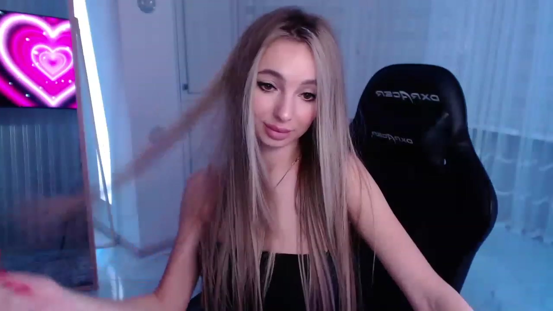 Gallery image thumbnail from AngelLove__'s myfreecams stream on, 02/23/2023, 21:51 image 17 of 20