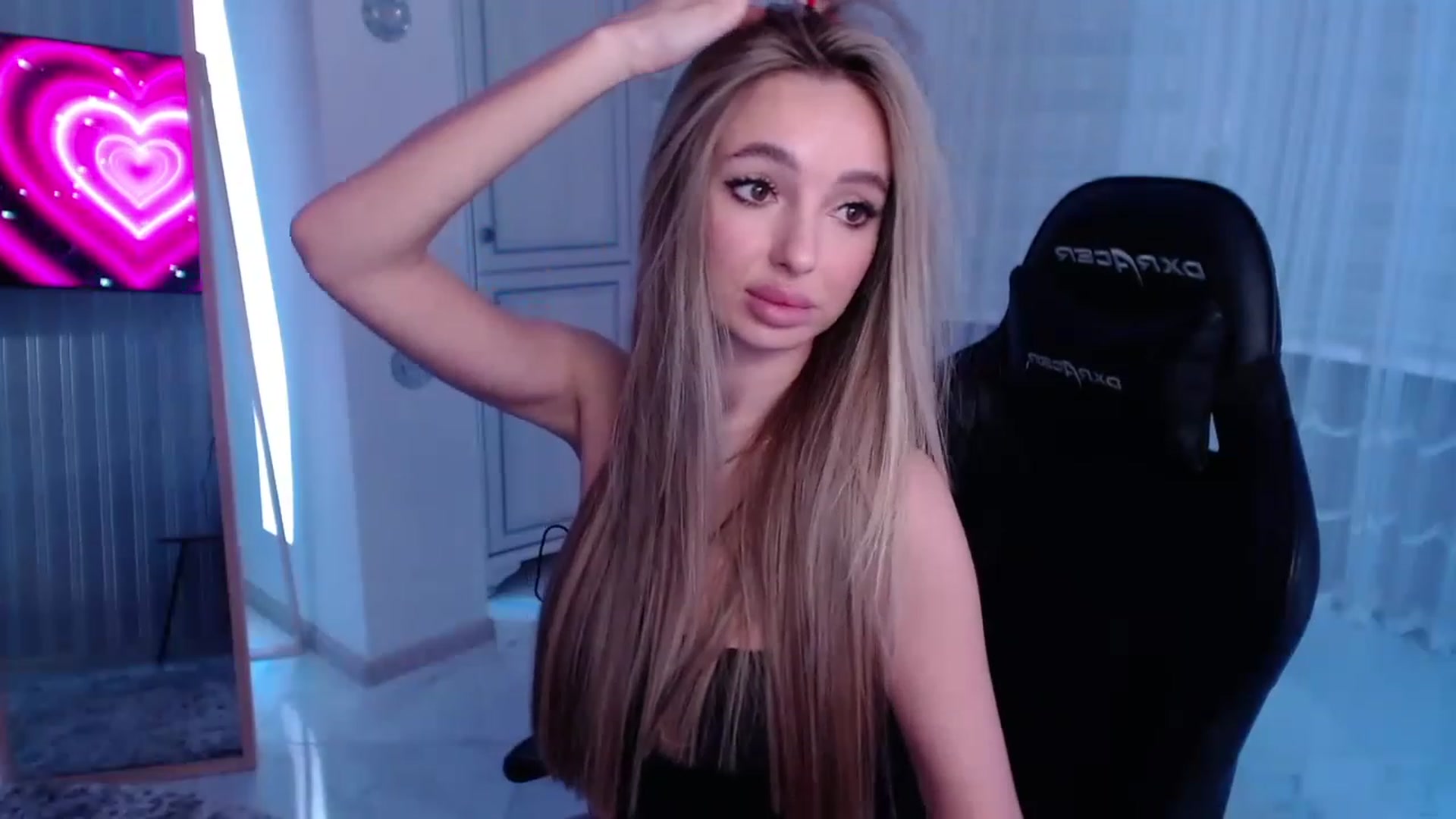 Gallery image thumbnail from AngelLove__'s myfreecams stream on, 02/23/2023, 21:51 image 4 of 20
