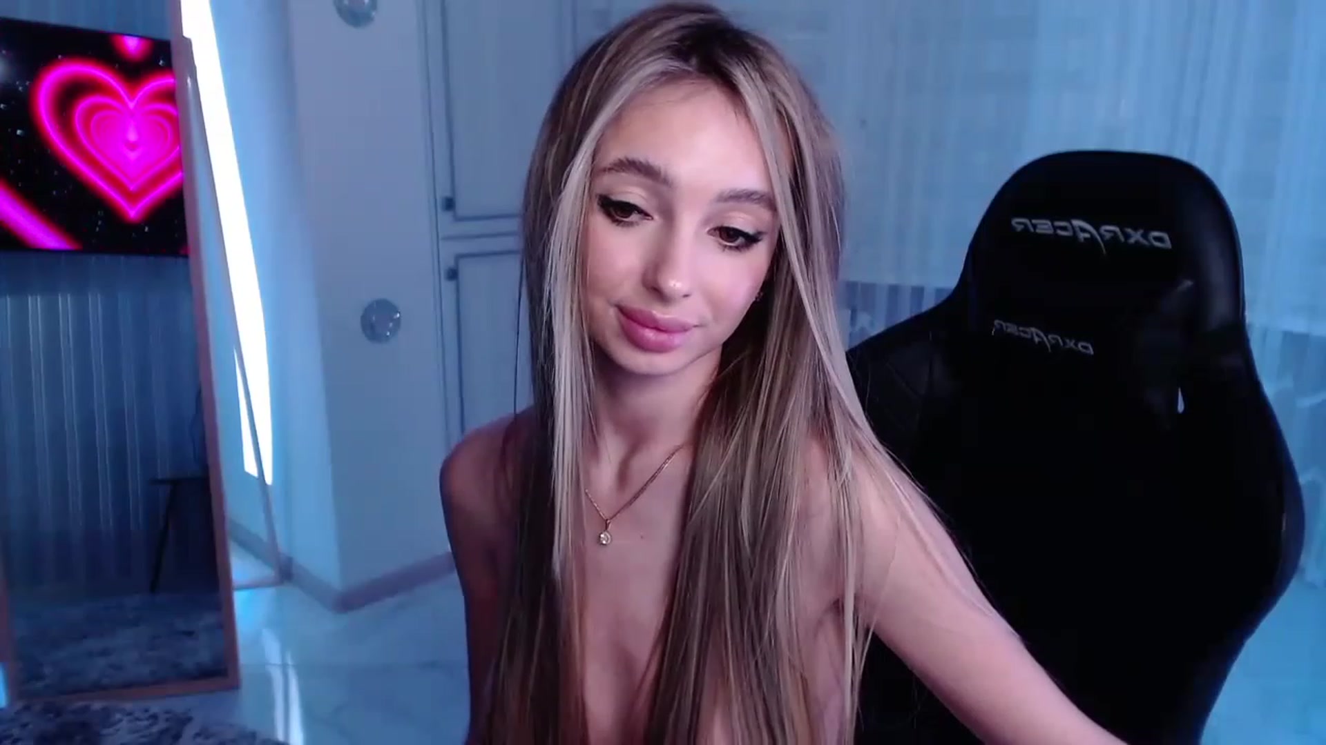 Gallery image thumbnail from AngelLove__'s myfreecams stream on, 02/26/2023, 24:24 image 15 of 20