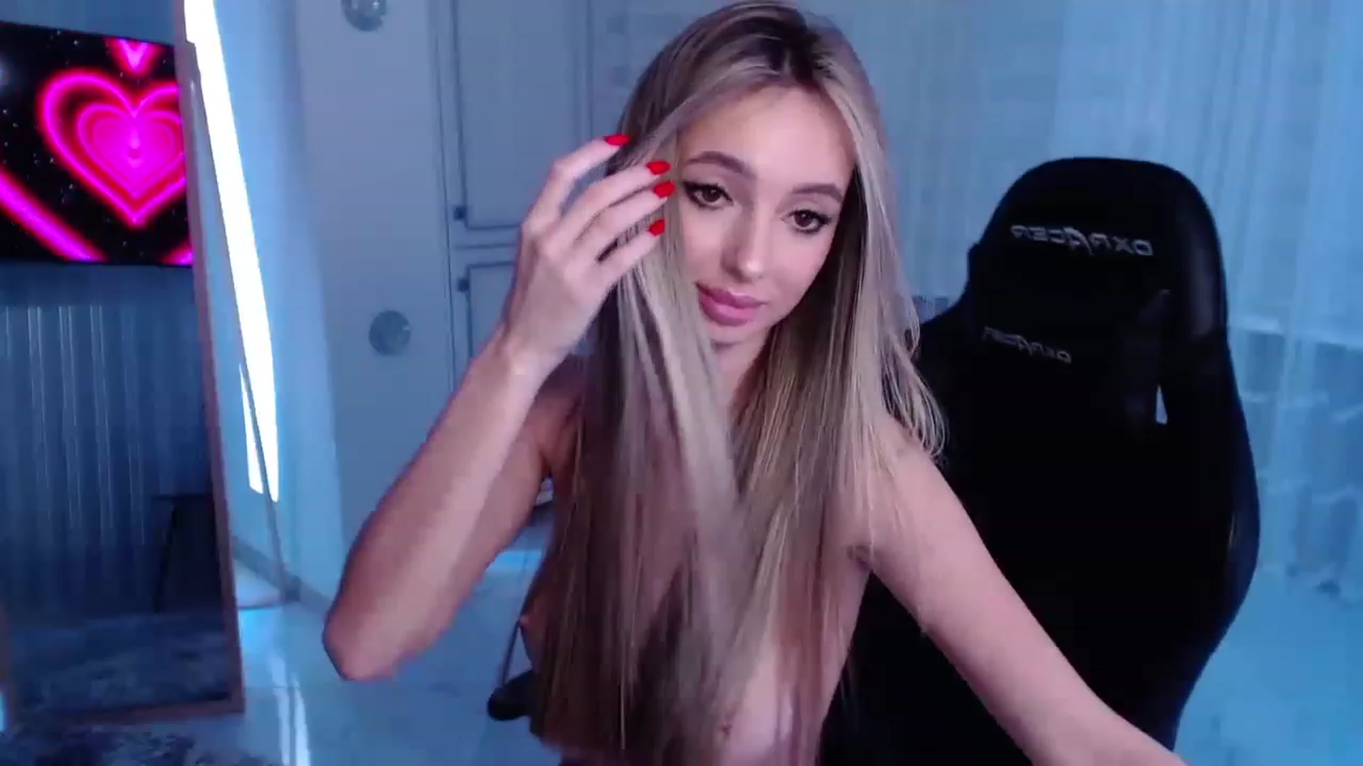 Gallery image thumbnail from AngelLove__'s myfreecams stream on, 02/26/2023, 24:24 image 17 of 20