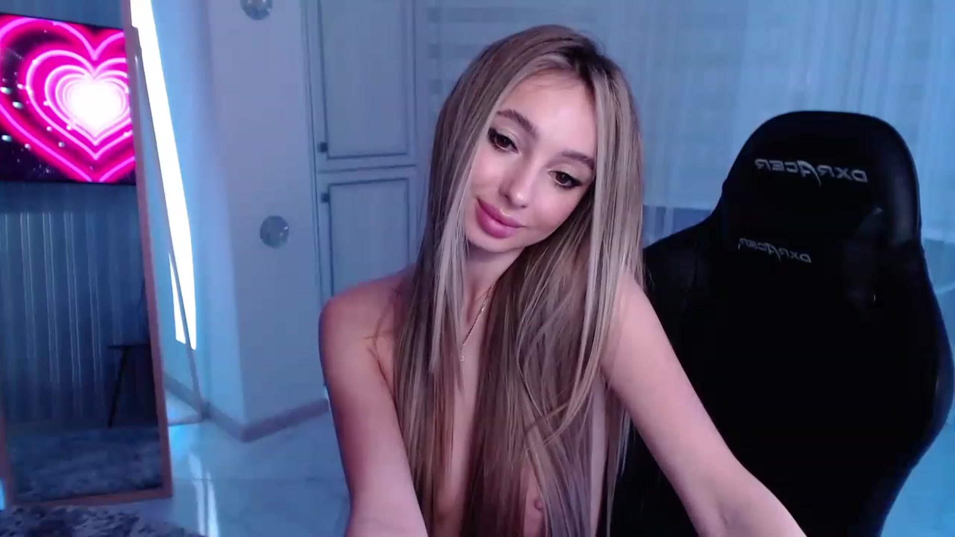 Gallery image thumbnail from AngelLove__'s myfreecams stream on, 02/26/2023, 02:43 image 15 of 20