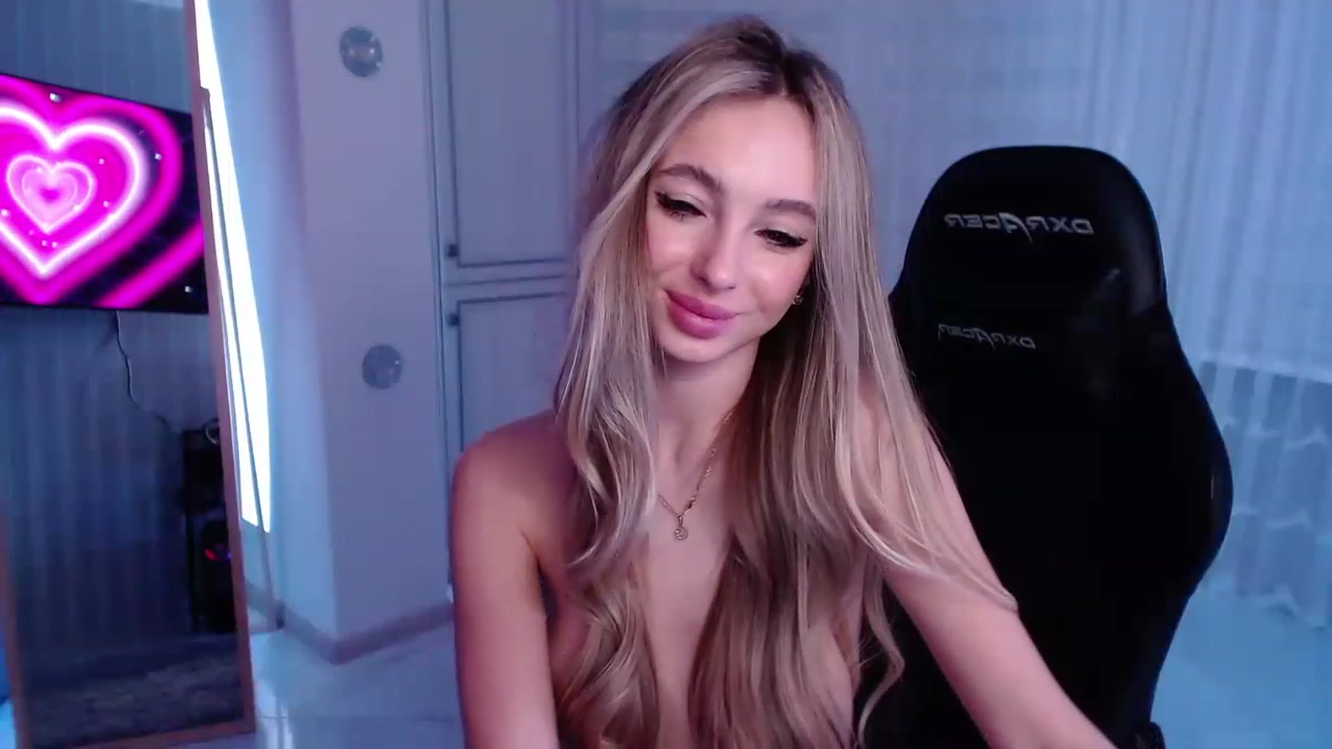 Gallery image thumbnail from AngelLove__'s myfreecams stream on, 03/02/2023, 01:30 image 18 of 20