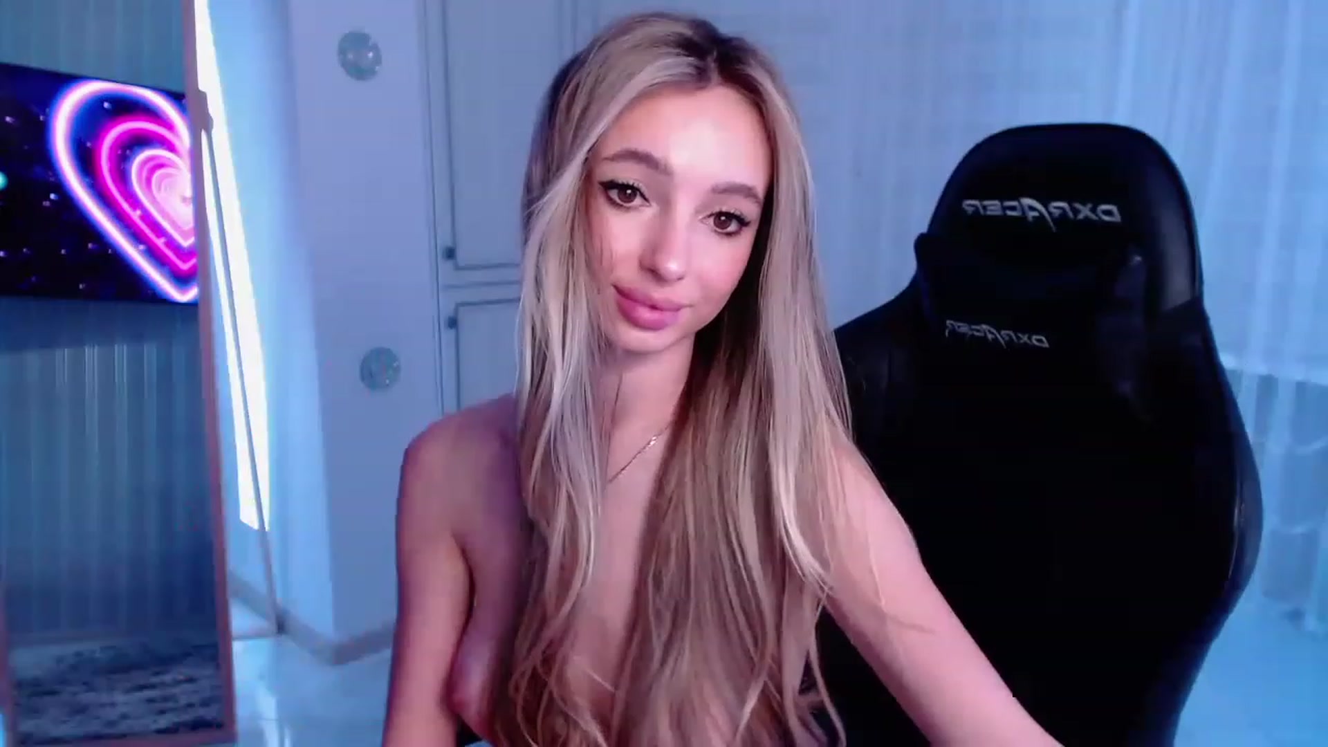 Gallery image thumbnail from AngelLove__'s myfreecams stream on, 03/02/2023, 23:05 image 16 of 20
