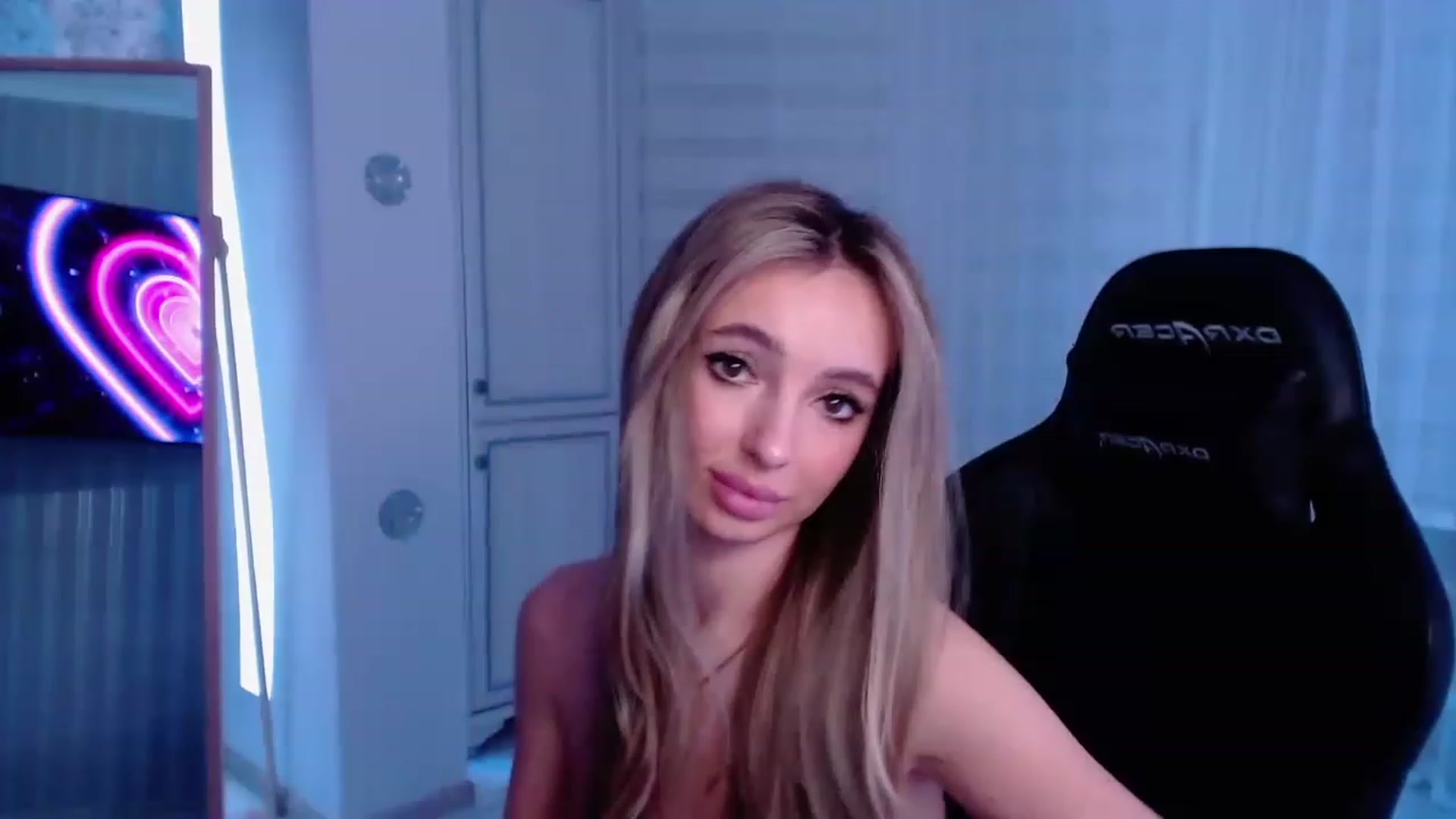 Gallery image thumbnail from AngelLove__'s myfreecams stream on, 03/02/2023, 23:05 image 7 of 20
