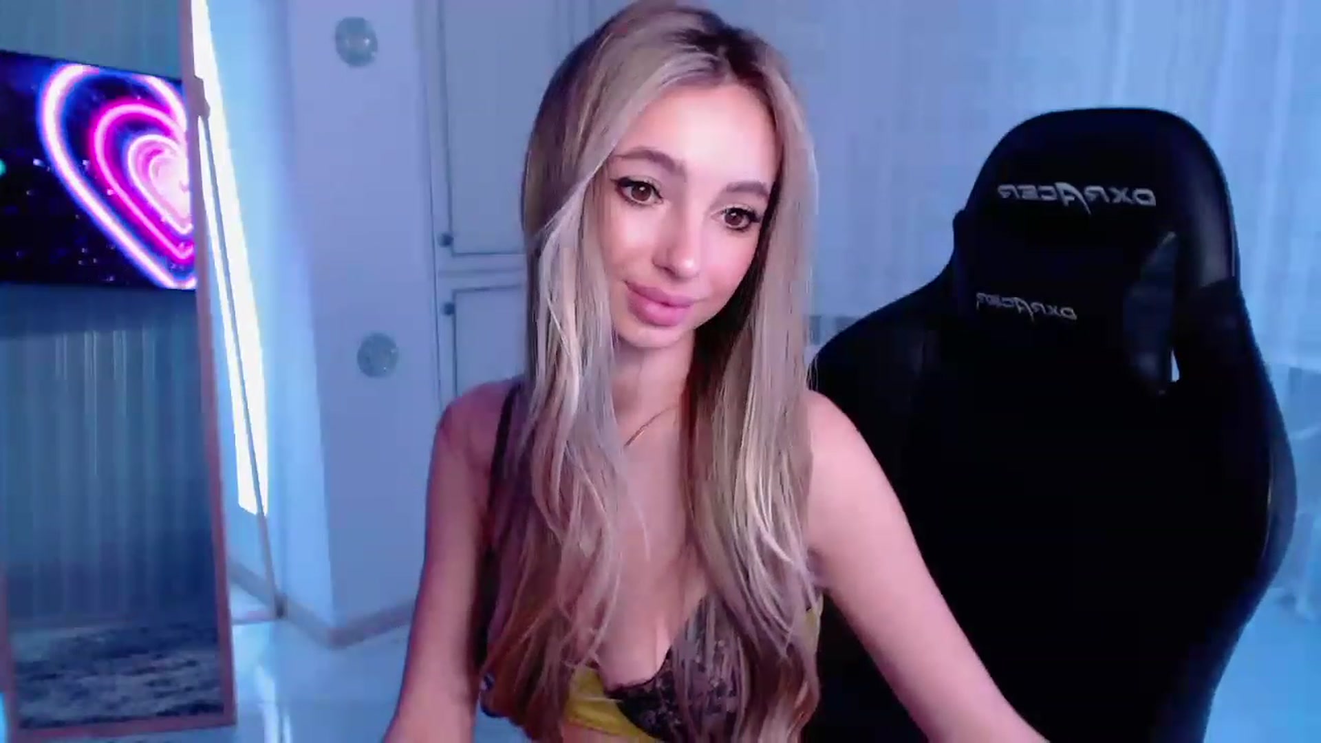 Gallery image thumbnail from AngelLove__'s myfreecams stream on, 03/02/2023, 23:05 image 12 of 20