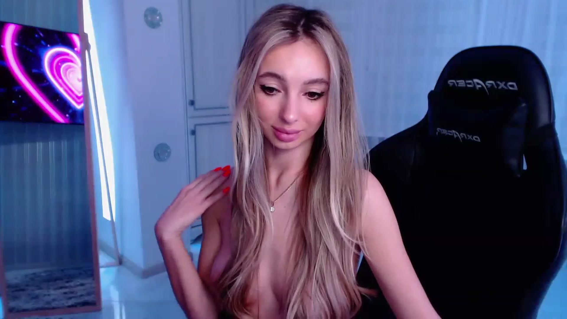 Gallery image thumbnail from AngelLove__'s myfreecams stream on, 03/02/2023, 23:05 image 14 of 20