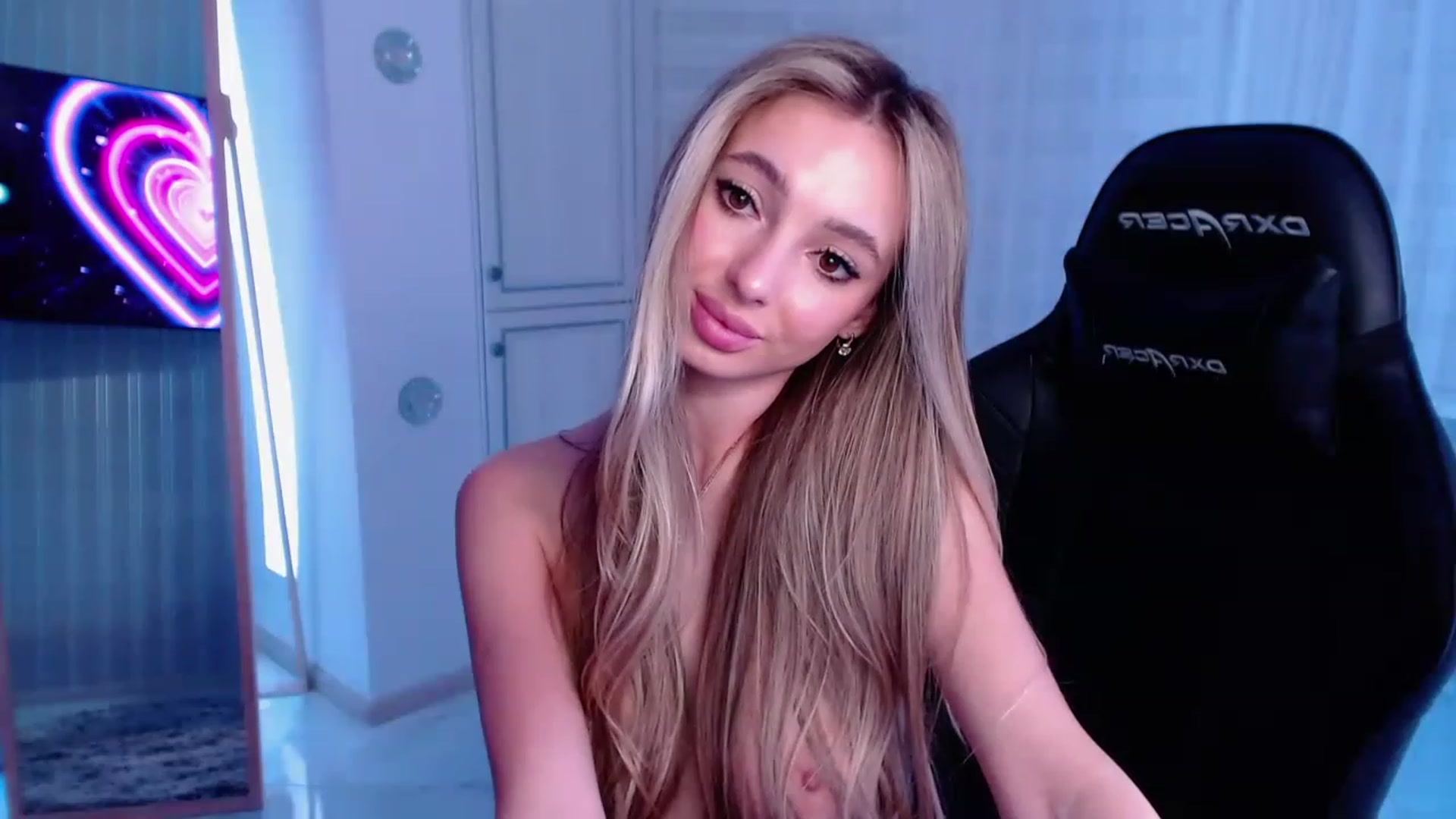 Gallery image thumbnail from AngelLove__'s myfreecams stream on, 03/03/2023, 24:40 image 5 of 20