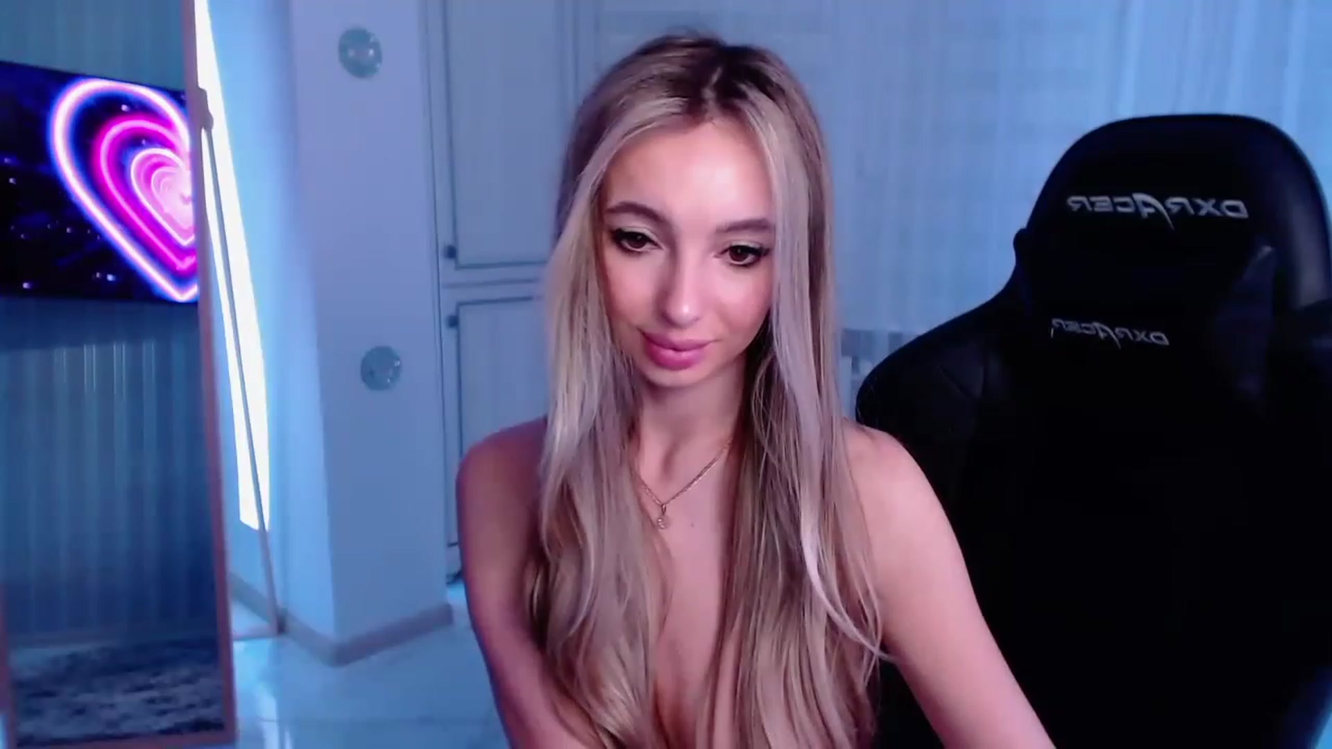 Gallery image thumbnail from AngelLove__'s myfreecams stream on, 03/03/2023, 24:40 image 9 of 20
