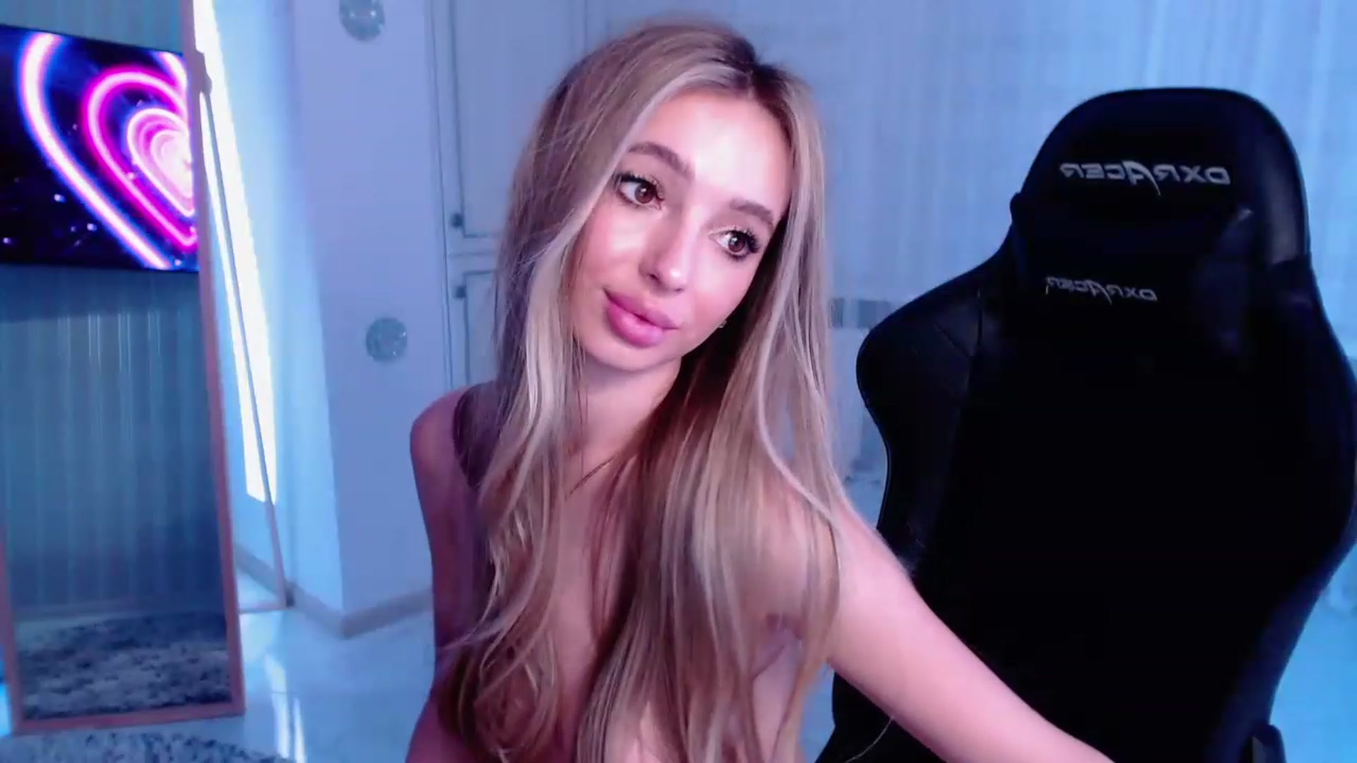 Gallery image thumbnail from AngelLove__'s myfreecams stream on, 03/03/2023, 02:28 image 12 of 20