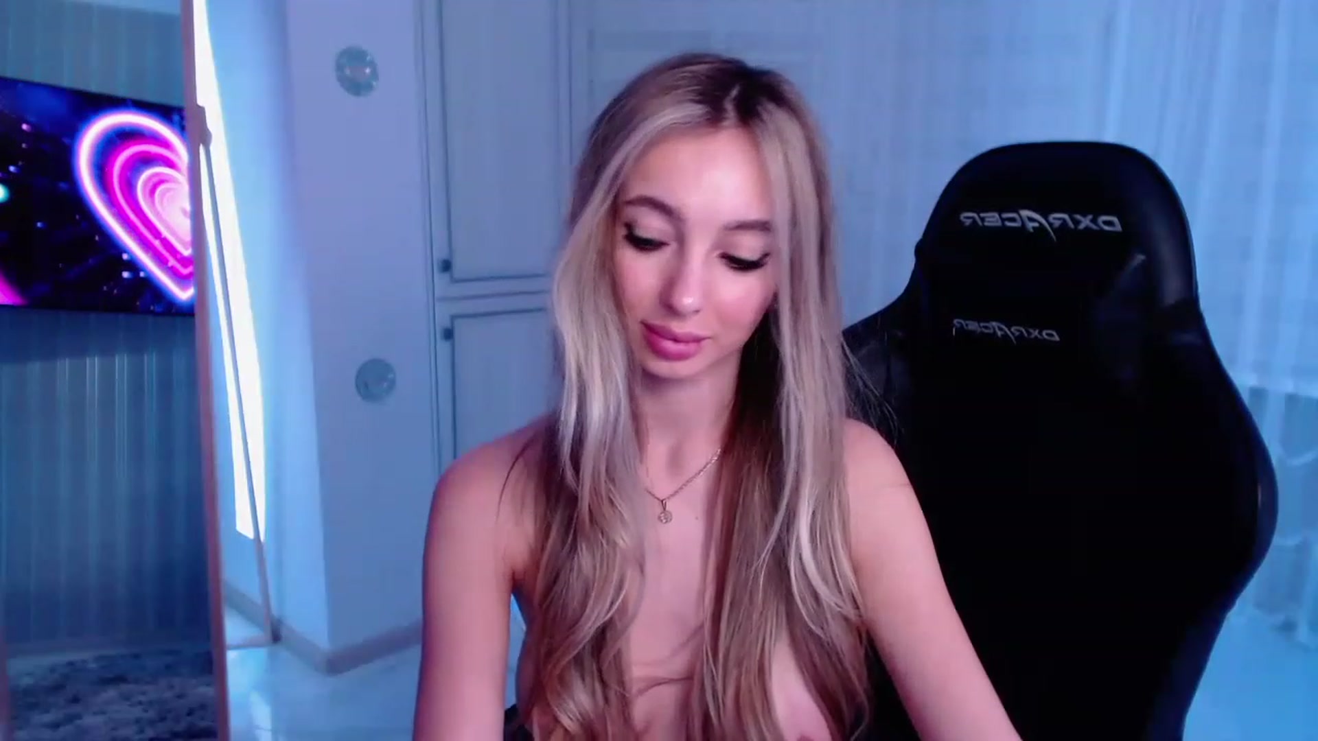 Gallery image thumbnail from AngelLove__'s myfreecams stream on, 03/03/2023, 02:28 image 14 of 20