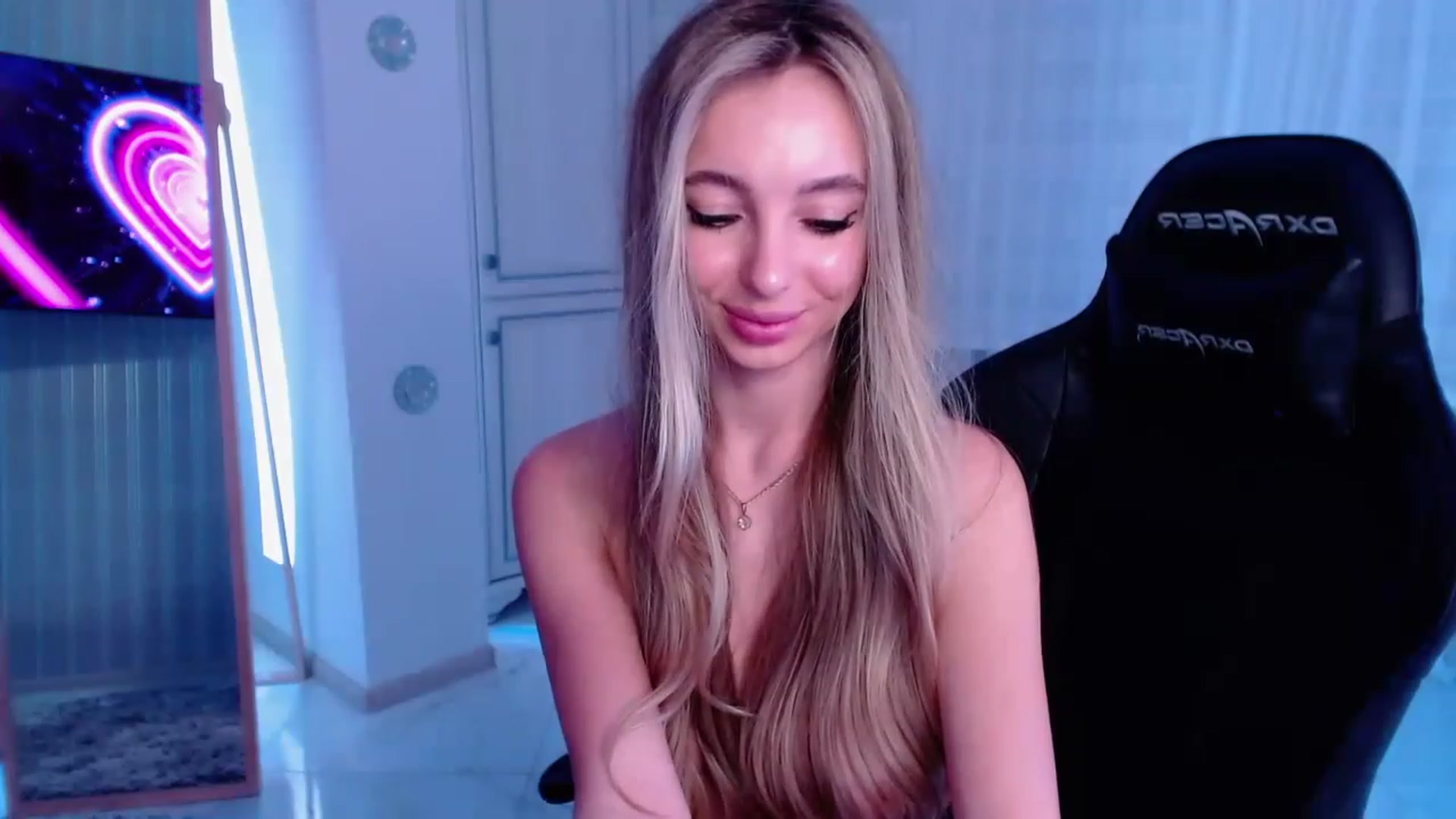 Gallery image thumbnail from AngelLove__'s myfreecams stream on, 03/03/2023, 03:26 image 11 of 20