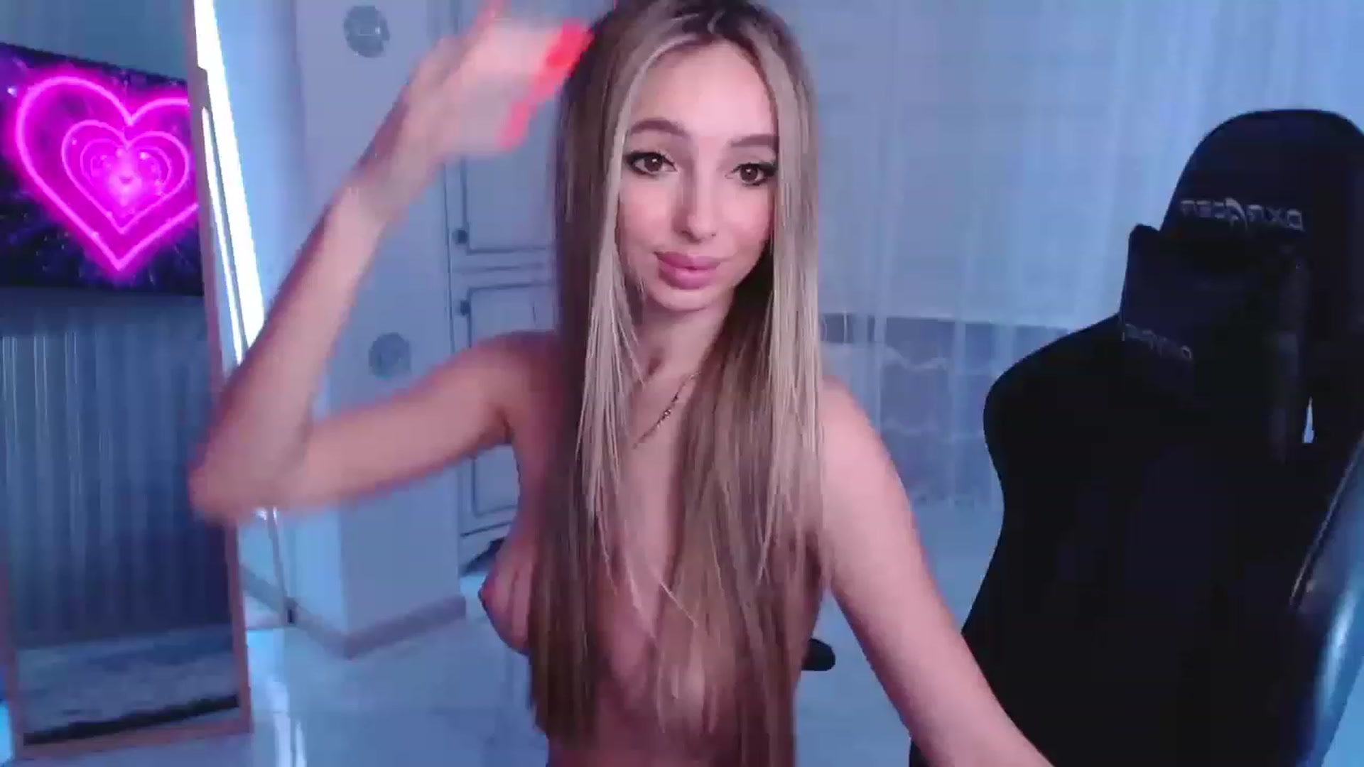 Gallery image thumbnail from AngelLove__'s myfreecams stream on, 03/04/2023, 24:22 image 2 of 20