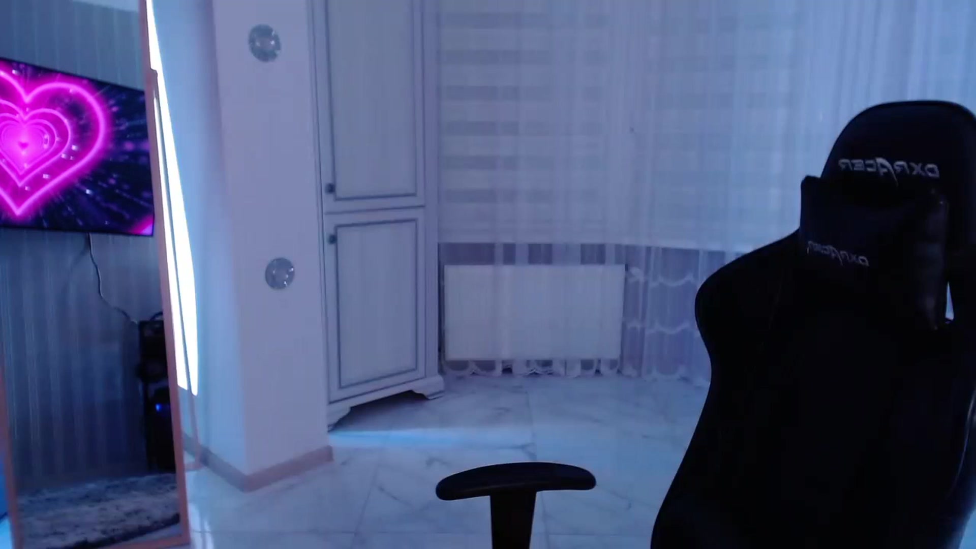 Gallery image thumbnail from AngelLove__'s myfreecams stream on, 03/07/2023, 22:30 image 7 of 20
