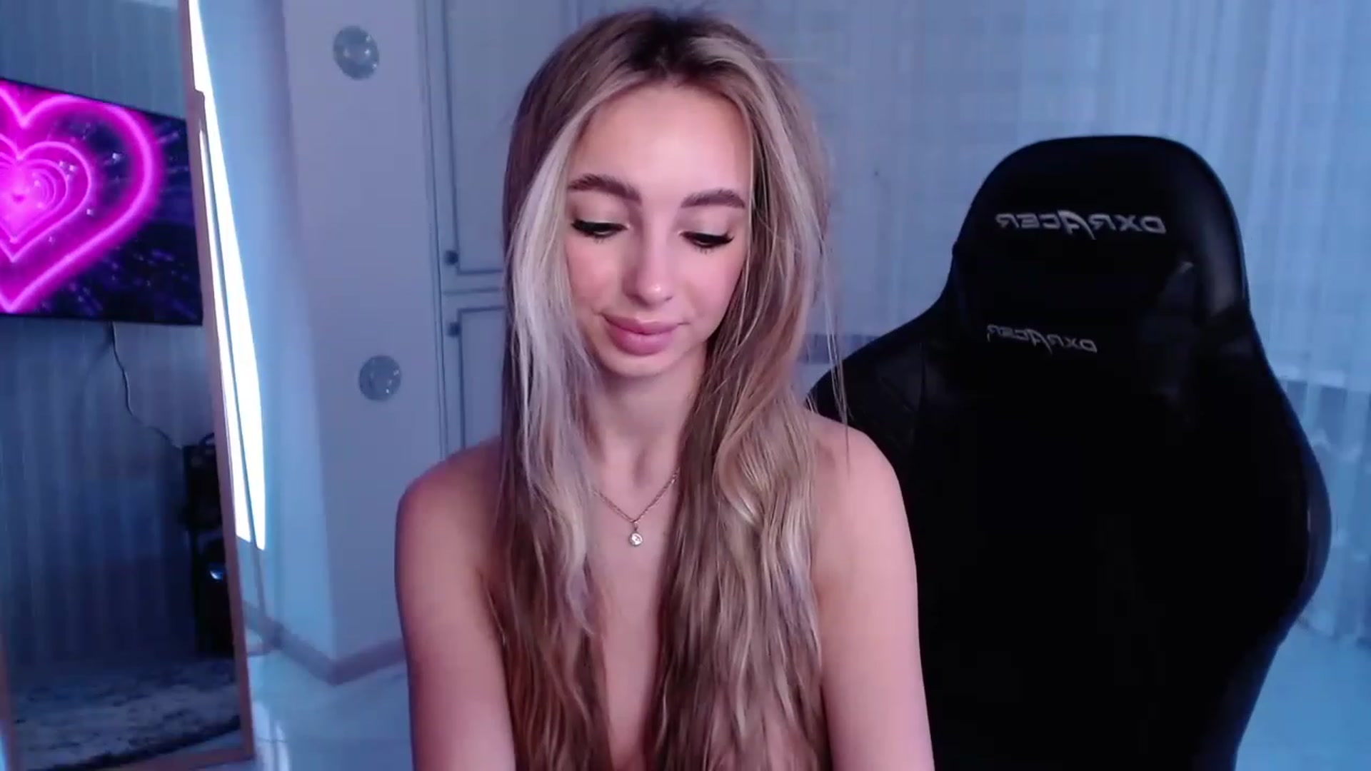 Gallery image thumbnail from AngelLove__'s myfreecams stream on, 03/07/2023, 22:30 image 9 of 20