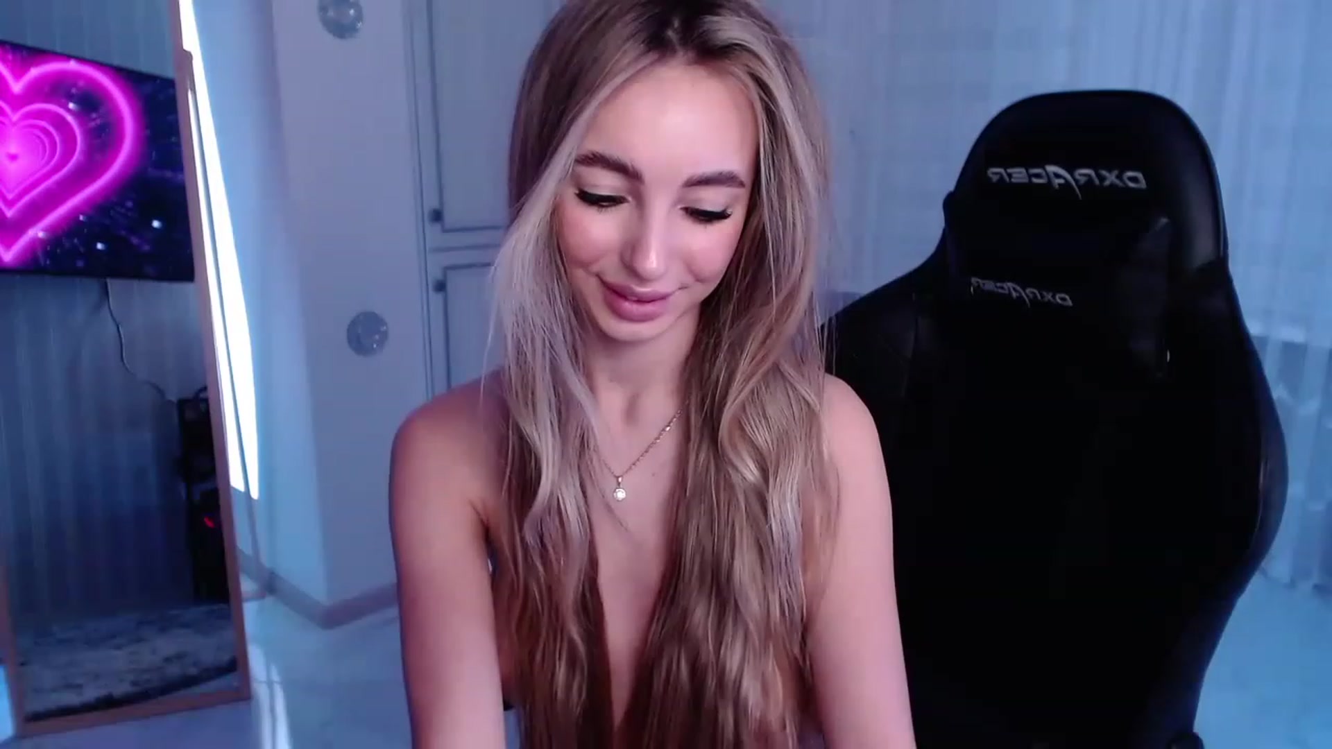 Gallery image thumbnail from AngelLove__'s myfreecams stream on, 03/07/2023, 22:30 image 17 of 20