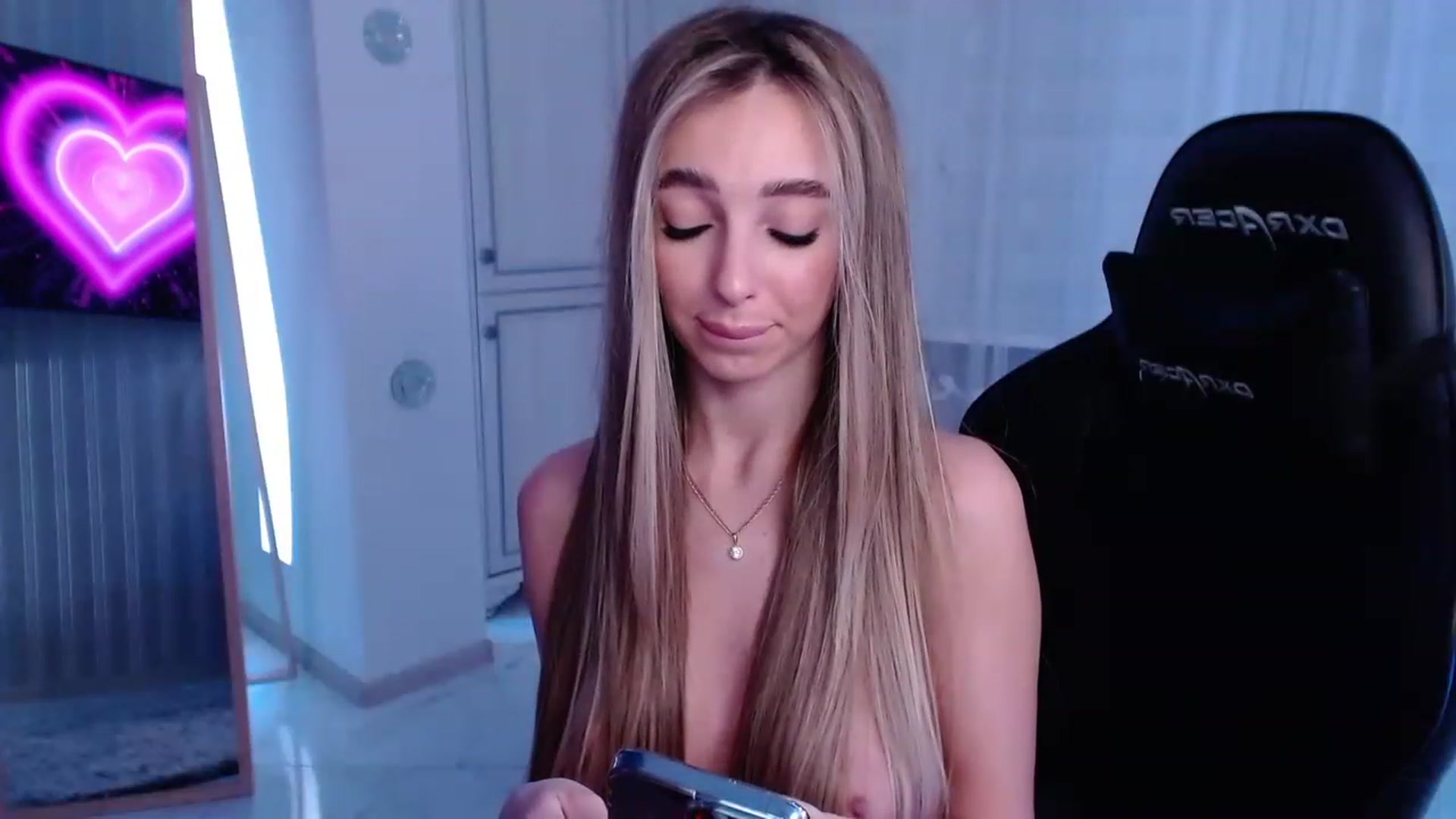 Gallery image thumbnail from AngelLove__'s myfreecams stream on, 03/10/2023, 24:36 image 10 of 20