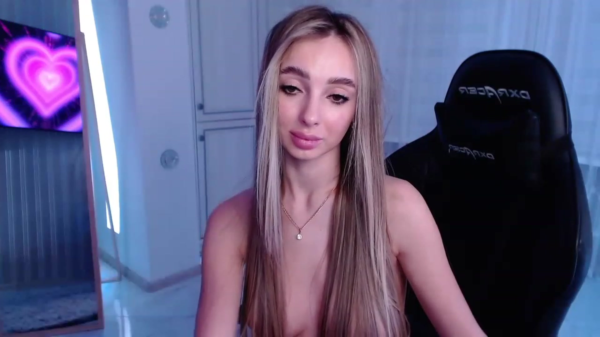 Gallery image thumbnail from AngelLove__'s myfreecams stream on, 03/10/2023, 01:16 image 20 of 20