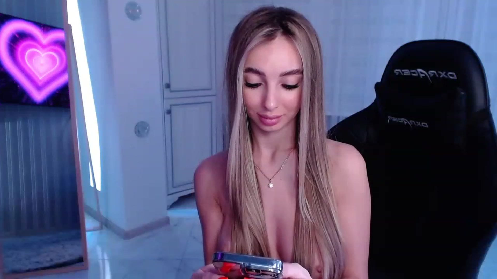 Gallery image thumbnail from AngelLove__'s myfreecams stream on, 03/10/2023, 01:16 image 16 of 20