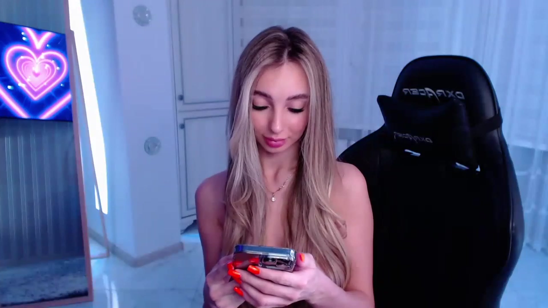 Gallery image thumbnail from AngelLove__'s myfreecams stream on, 03/14/2023, 24:01 image 5 of 20