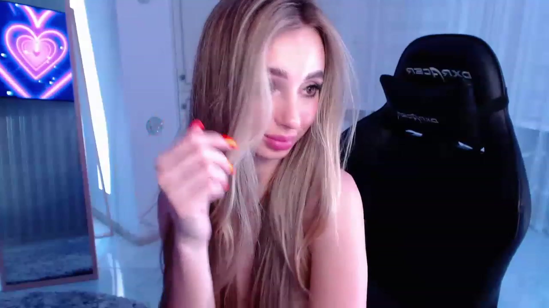 Gallery image thumbnail from AngelLove__'s myfreecams stream on, 03/14/2023, 24:01 image 9 of 20