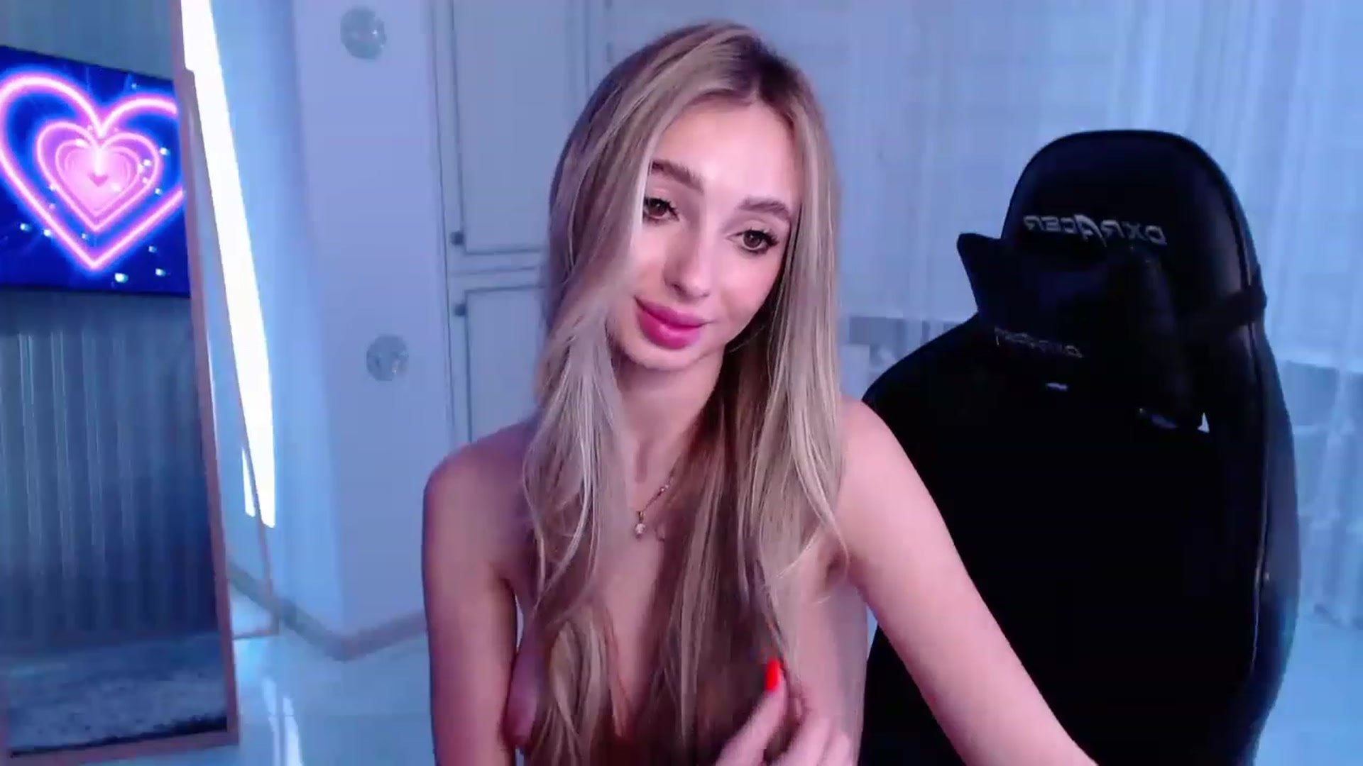 Gallery image thumbnail from AngelLove__'s myfreecams stream on, 03/14/2023, 24:51 image 13 of 20