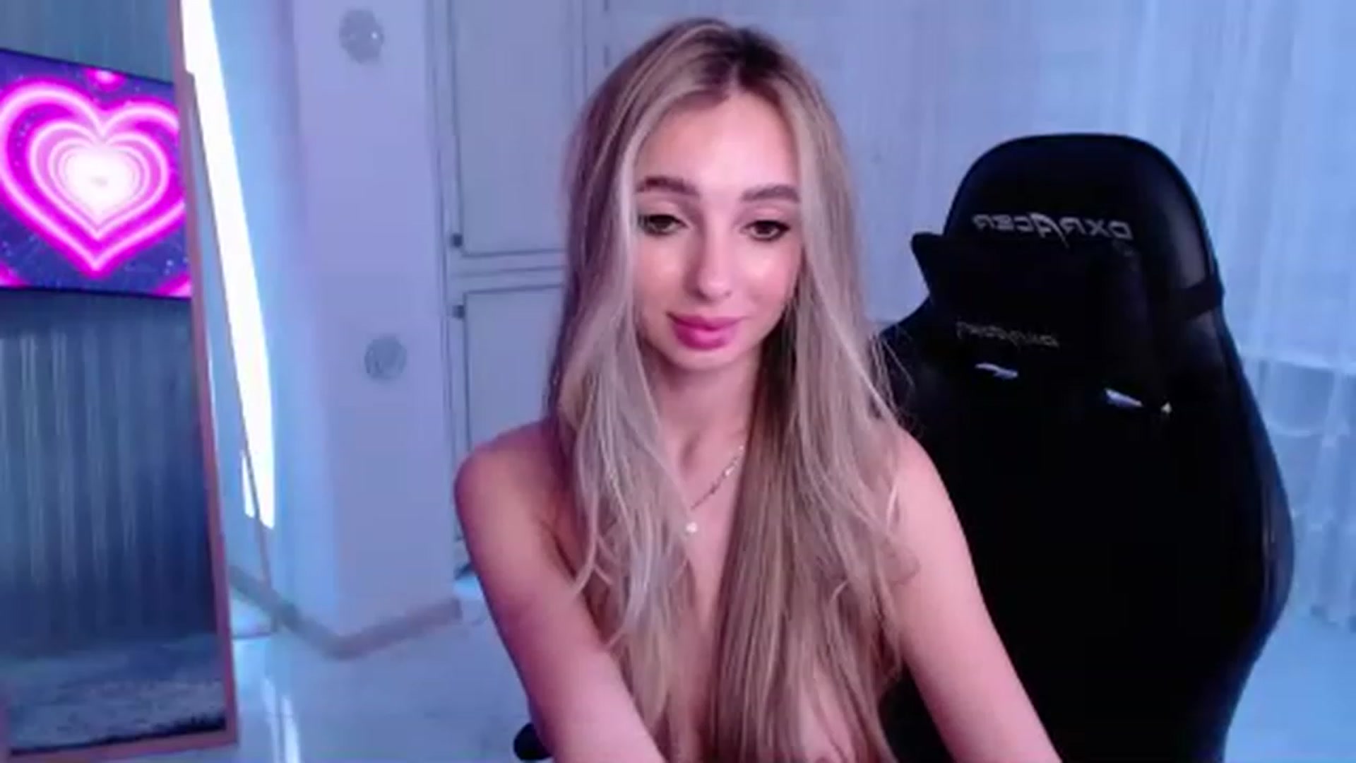 Gallery image thumbnail from AngelLove__'s myfreecams stream on, 03/14/2023, 01:39 image 1 of 20