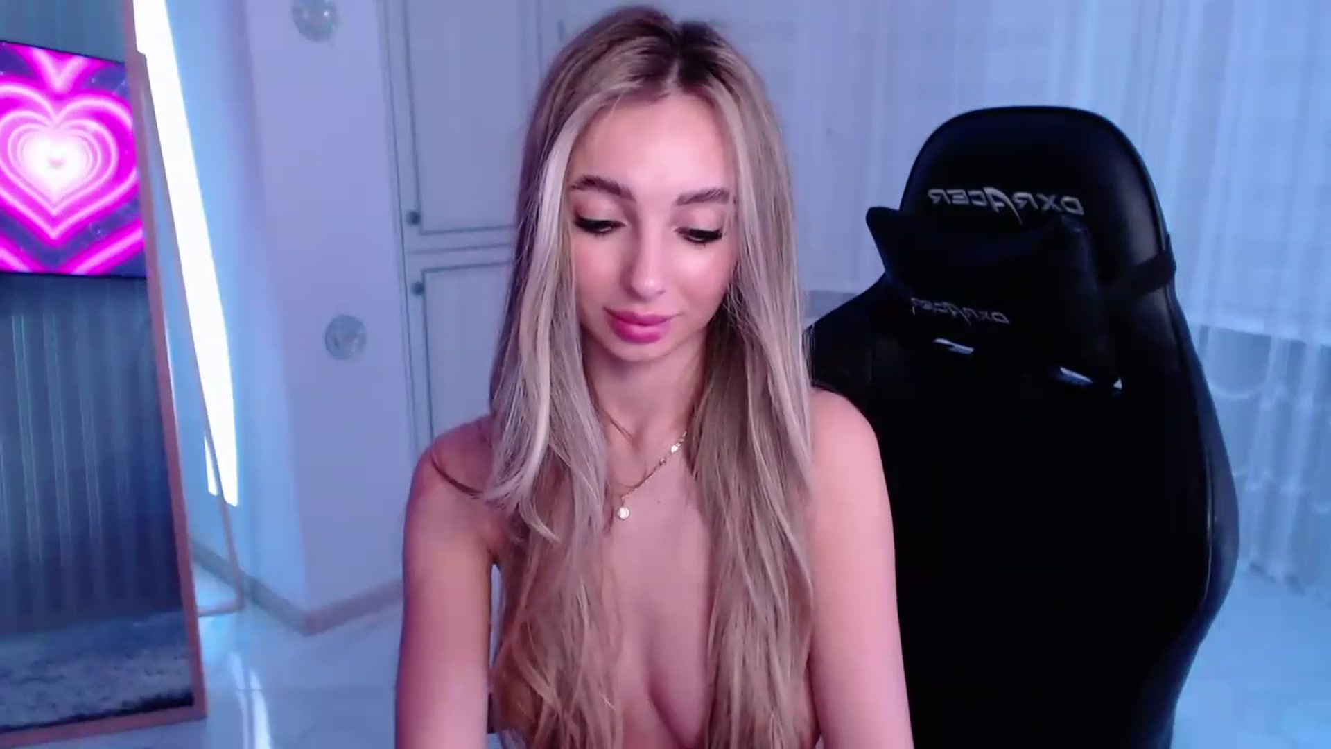 Gallery image thumbnail from AngelLove__'s myfreecams stream on, 03/14/2023, 01:39 image 19 of 20