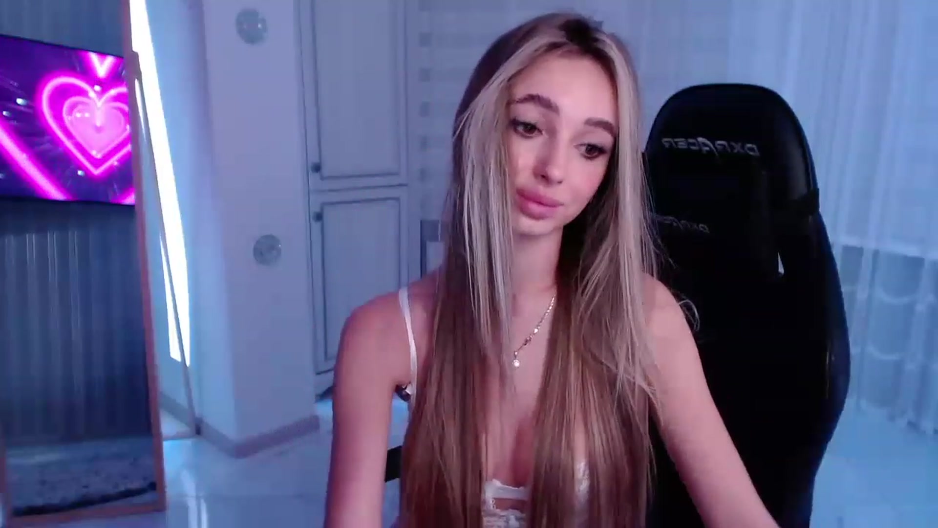 Gallery image thumbnail from AngelLove__'s myfreecams stream on, 03/15/2023, 24:24 image 20 of 20