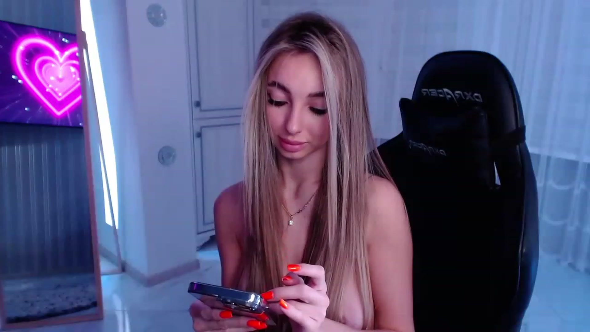 Gallery image thumbnail from AngelLove__'s myfreecams stream on, 03/15/2023, 24:24 image 10 of 20