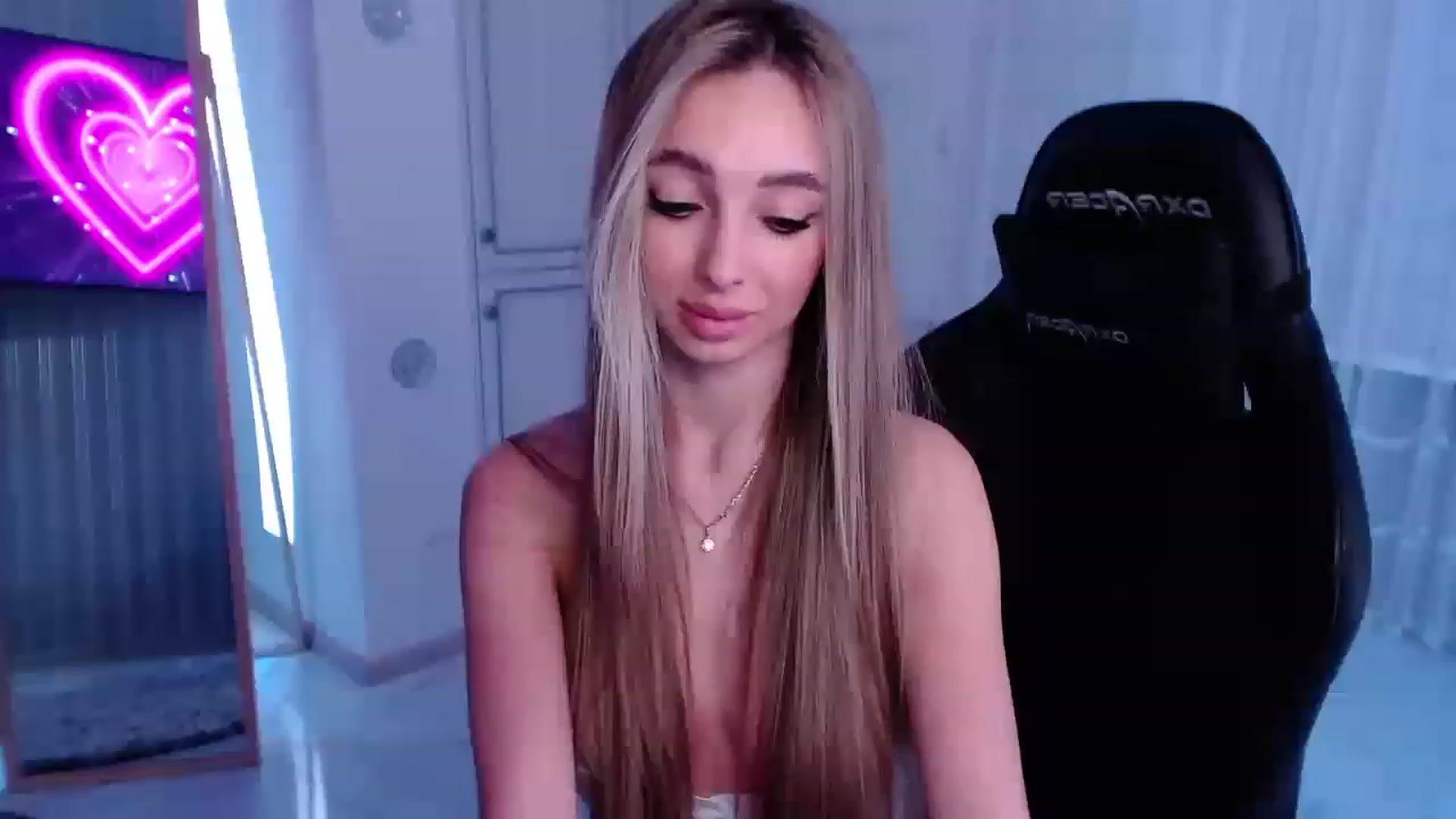 Gallery image thumbnail from AngelLove__'s myfreecams stream on, 03/15/2023, 24:24 image 1 of 20