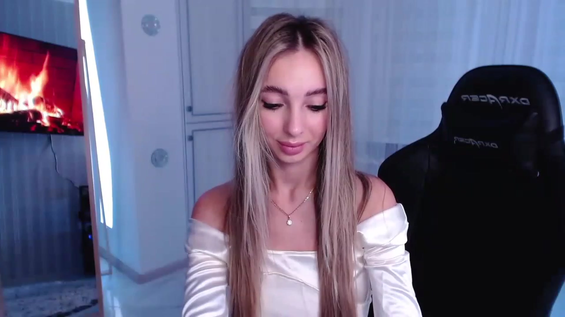 Gallery image thumbnail from AngelLove__'s myfreecams stream on, 03/15/2023, 23:36 image 2 of 20