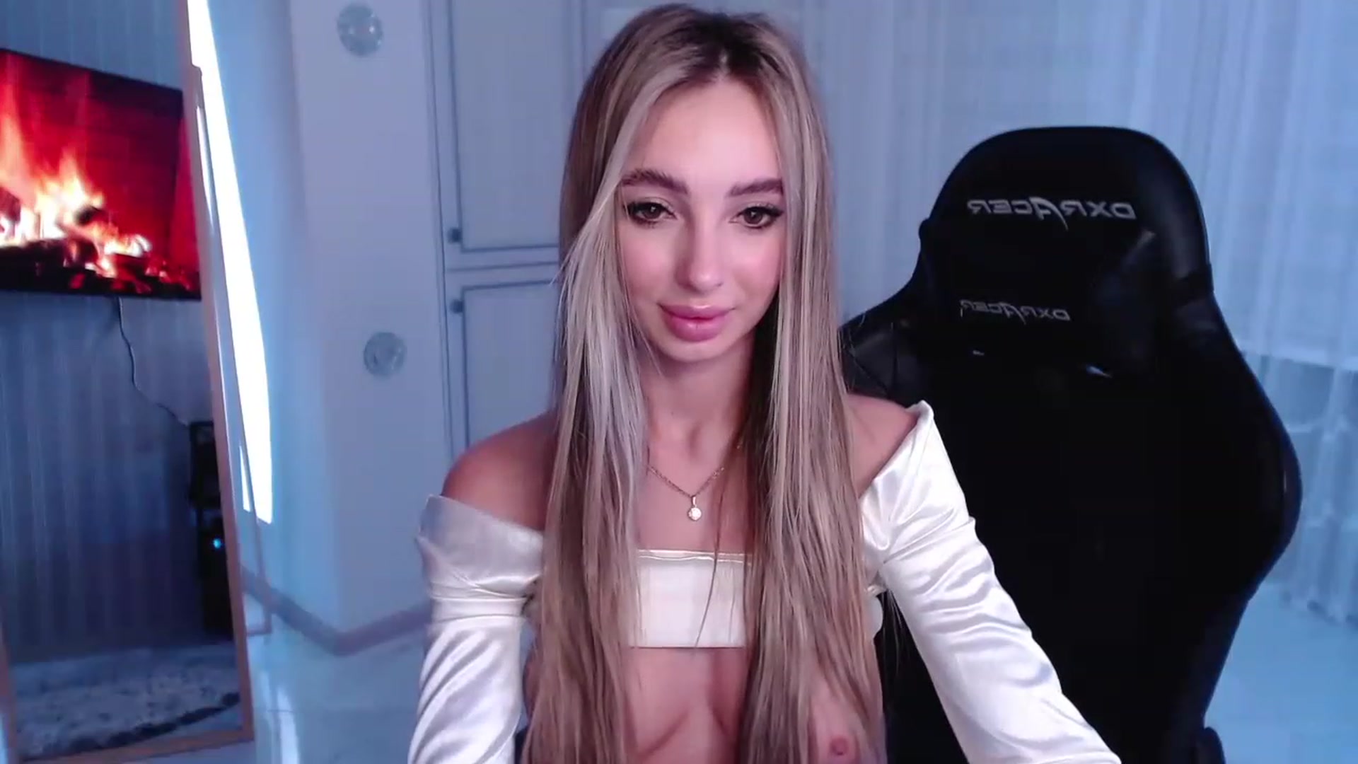 Gallery image thumbnail from AngelLove__'s myfreecams stream on, 03/15/2023, 23:36 image 8 of 20