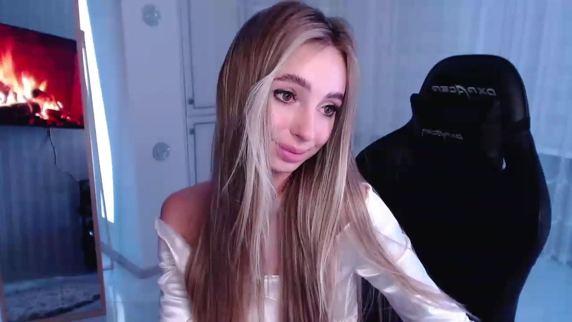 Gallery image thumbnail from AngelLove__'s myfreecams stream on, 03/15/2023, 23:36 image 9 of 20
