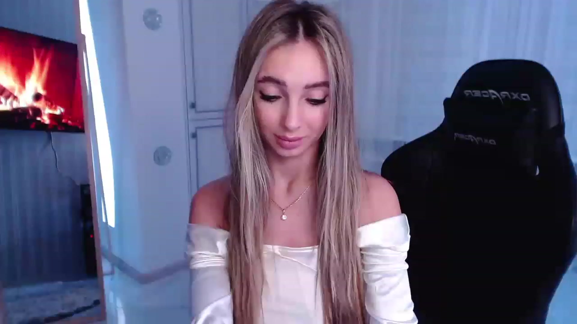 Gallery image thumbnail from AngelLove__'s myfreecams stream on, 03/15/2023, 23:36 image 1 of 20