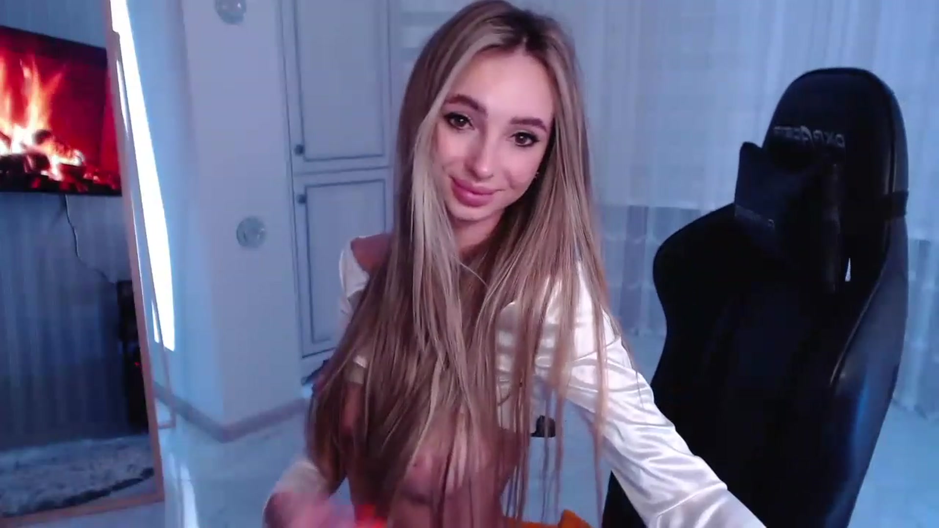 Gallery image thumbnail from AngelLove__'s myfreecams stream on, 03/15/2023, 23:36 image 10 of 20
