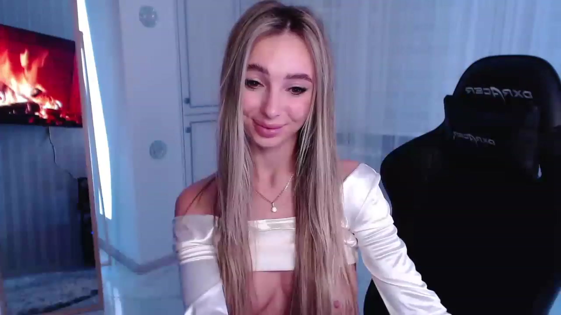 Gallery image thumbnail from AngelLove__'s myfreecams stream on, 03/15/2023, 23:36 image 3 of 20