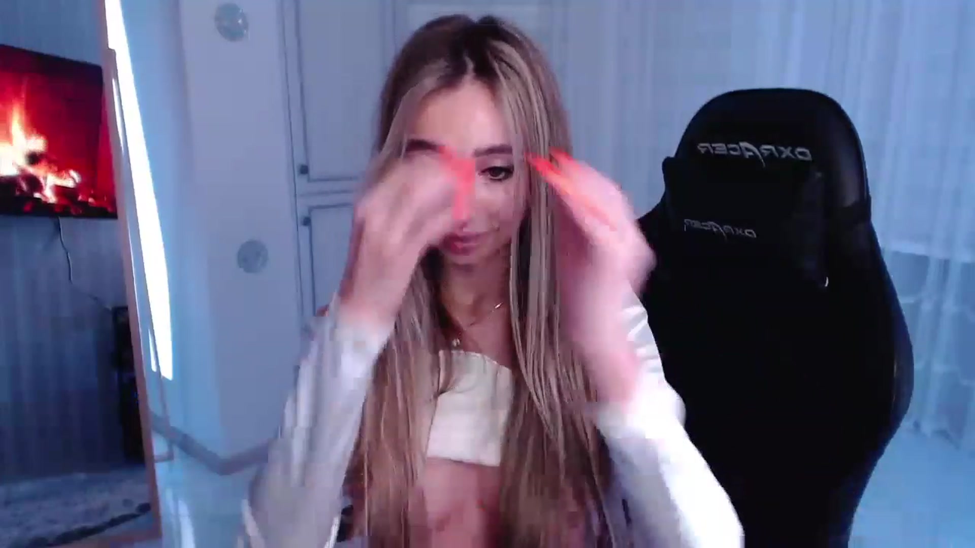 Gallery image thumbnail from AngelLove__'s myfreecams stream on, 03/15/2023, 23:36 image 17 of 20