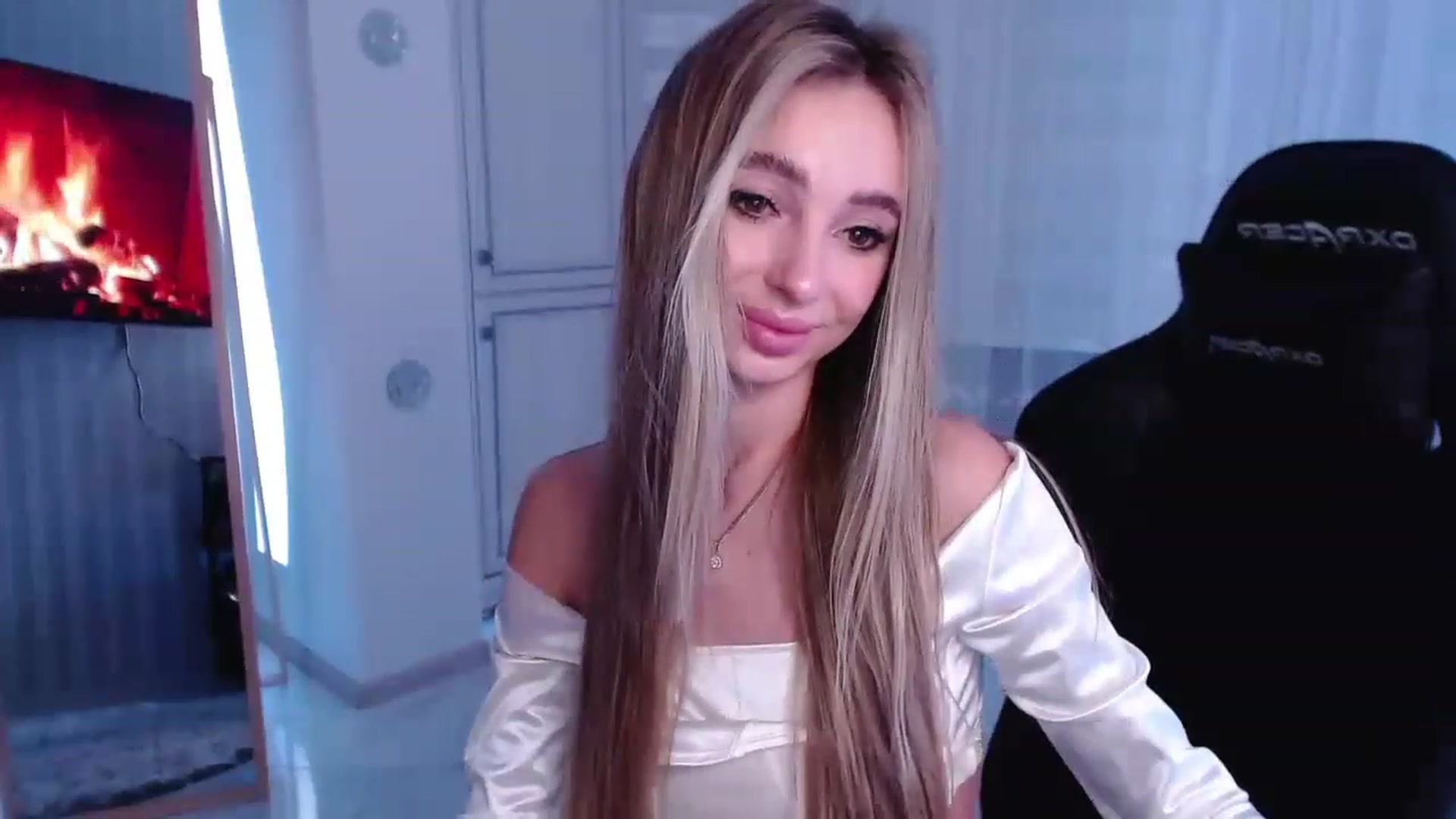 Gallery image thumbnail from AngelLove__'s myfreecams stream on, 03/15/2023, 23:36 image 7 of 20