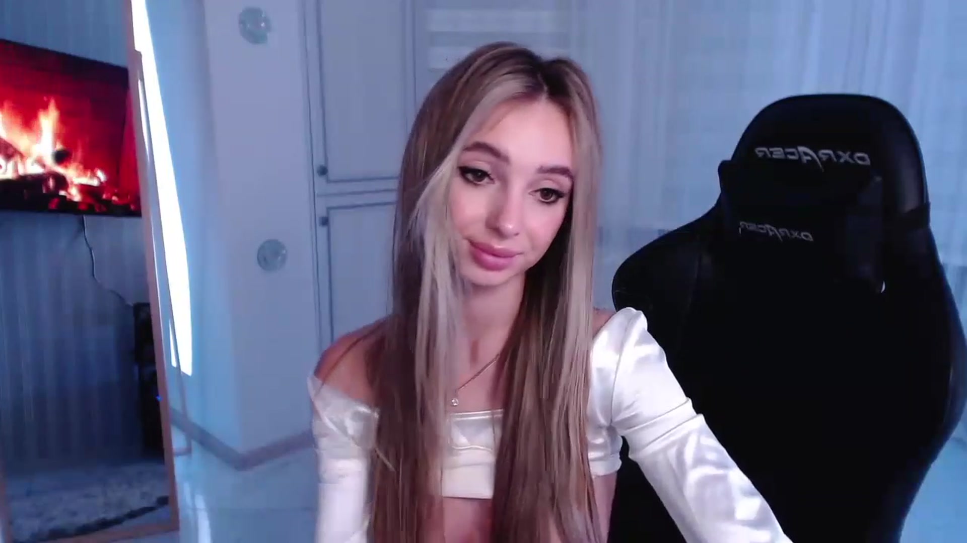 Gallery image thumbnail from AngelLove__'s myfreecams stream on, 03/15/2023, 23:36 image 18 of 20